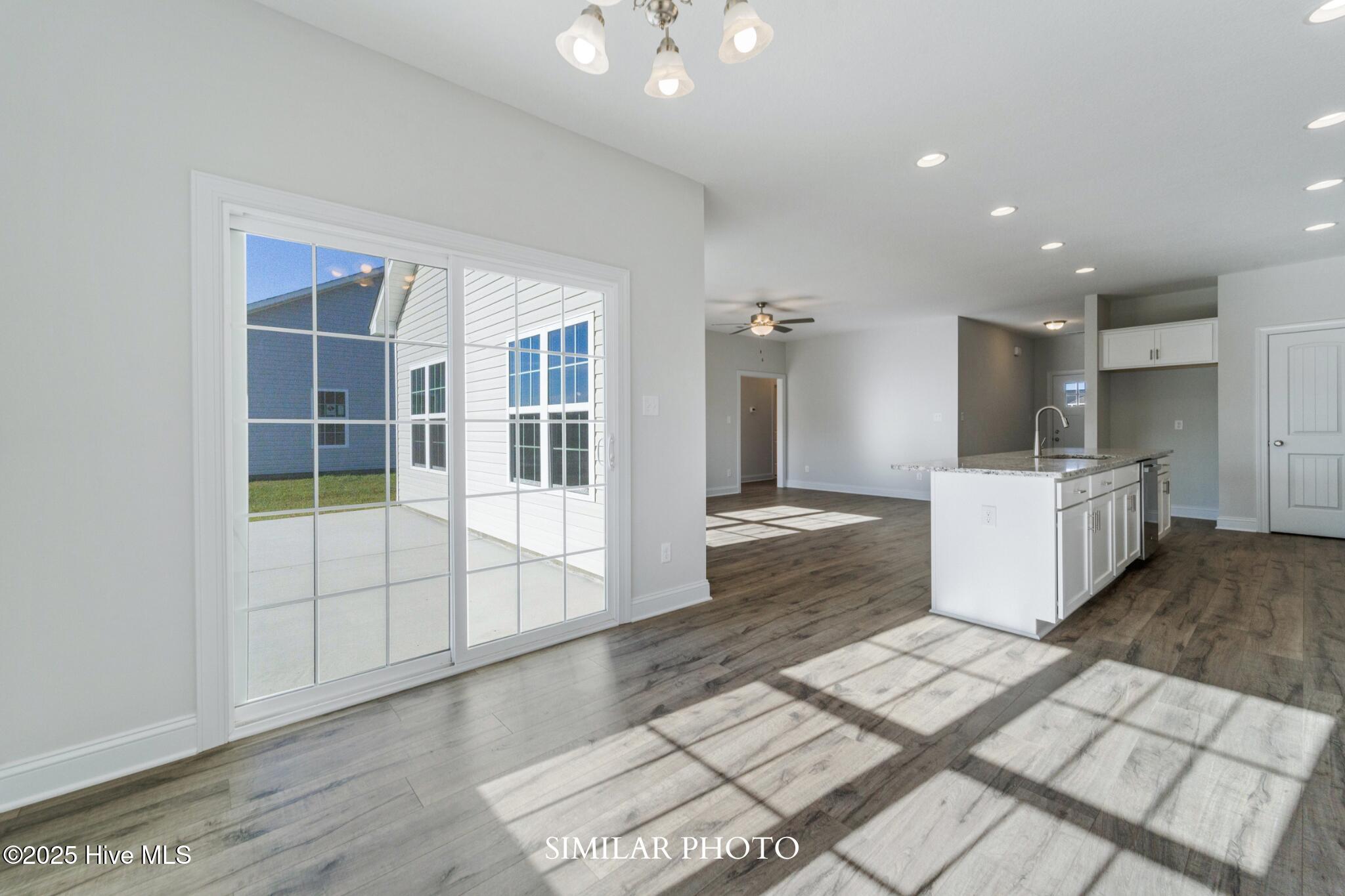 100530852 | Photo 14