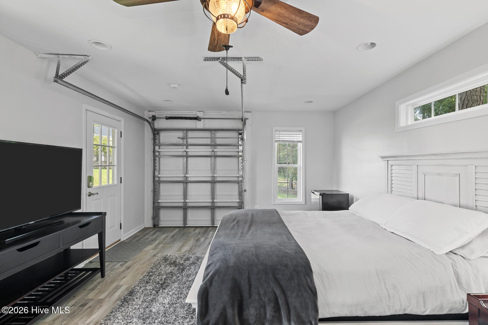 100557590 | Photo 78