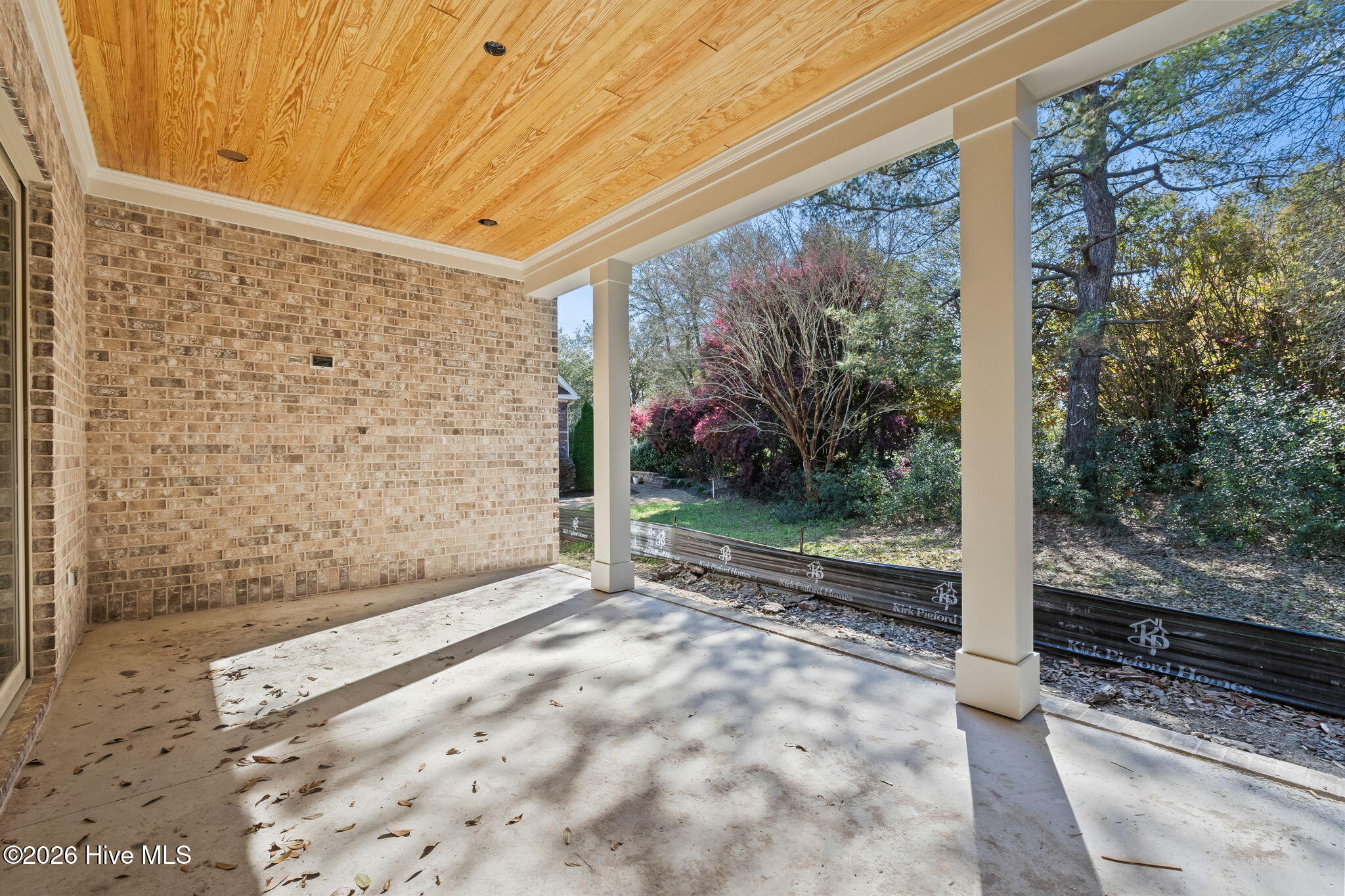 100568137 | Photo 20