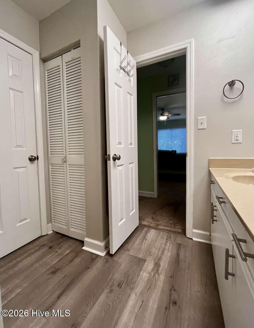 100549027 | Photo 15