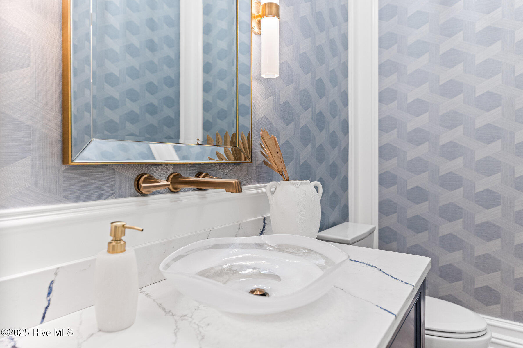 100401243 | Photo 34