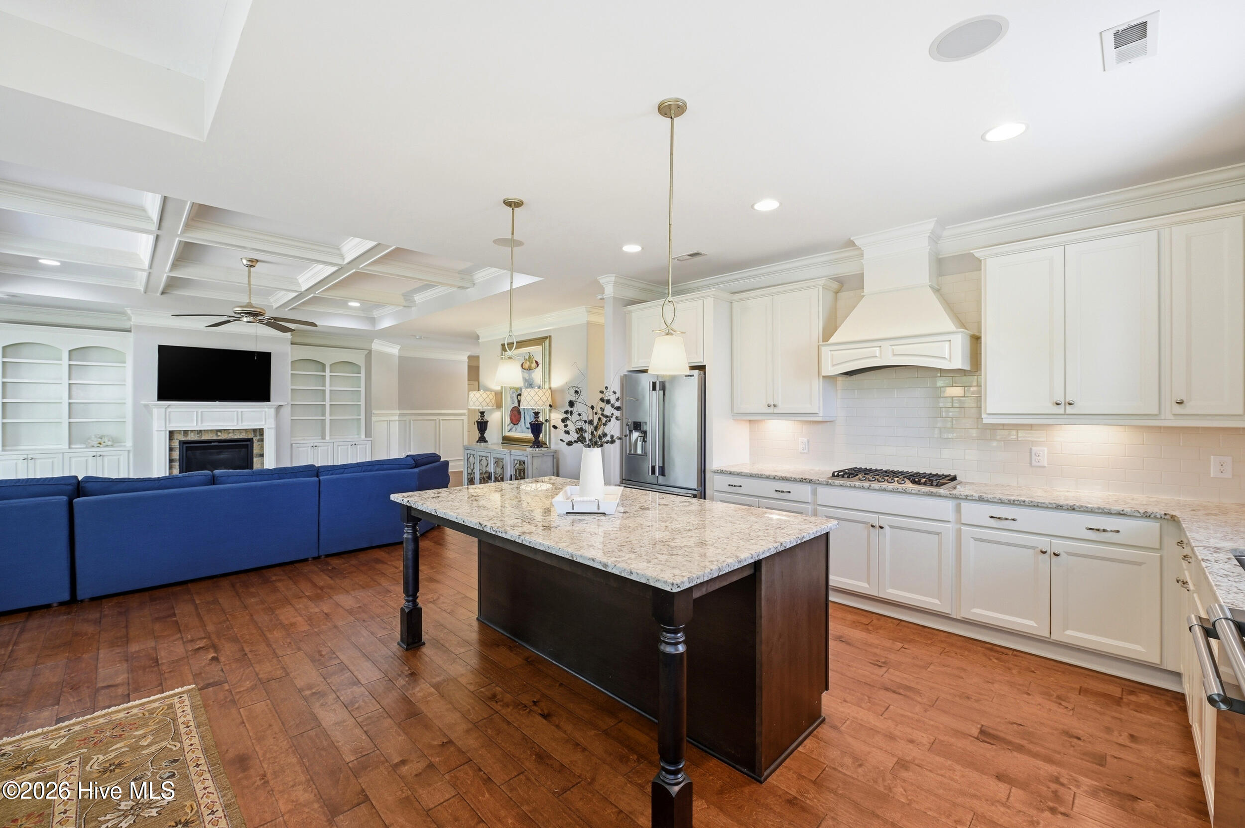 100567855 | Photo 17