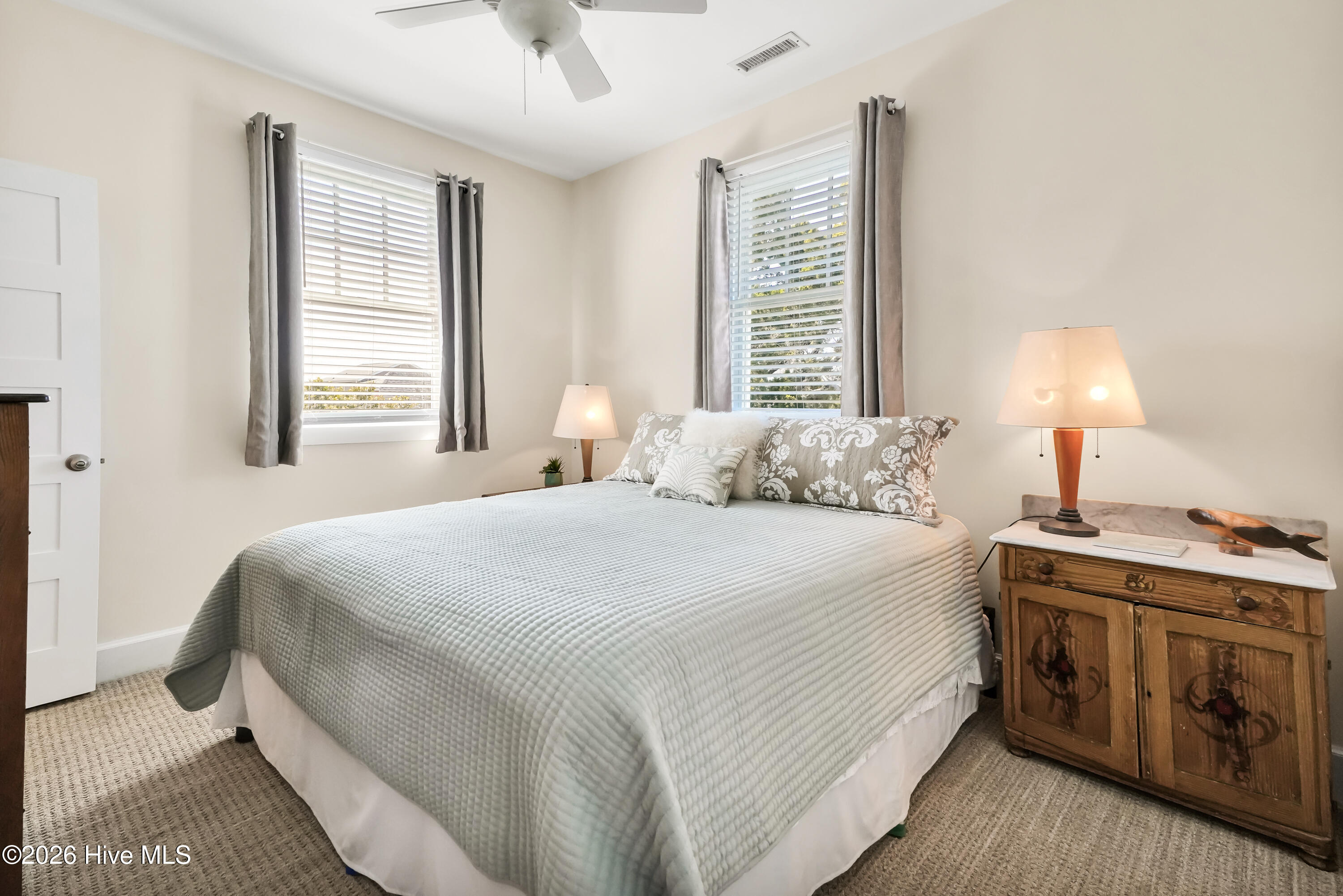 100562457 | Photo 54