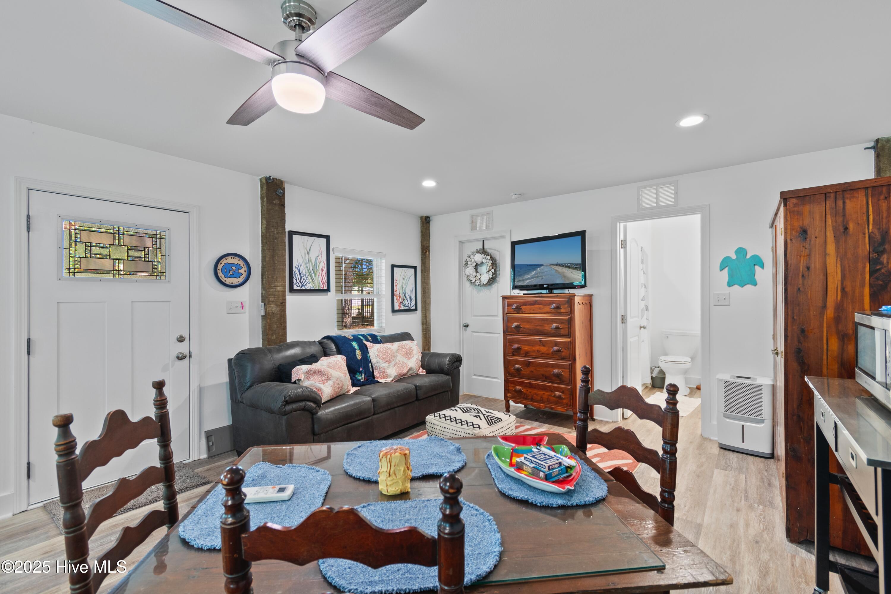 100535762 | Photo 21