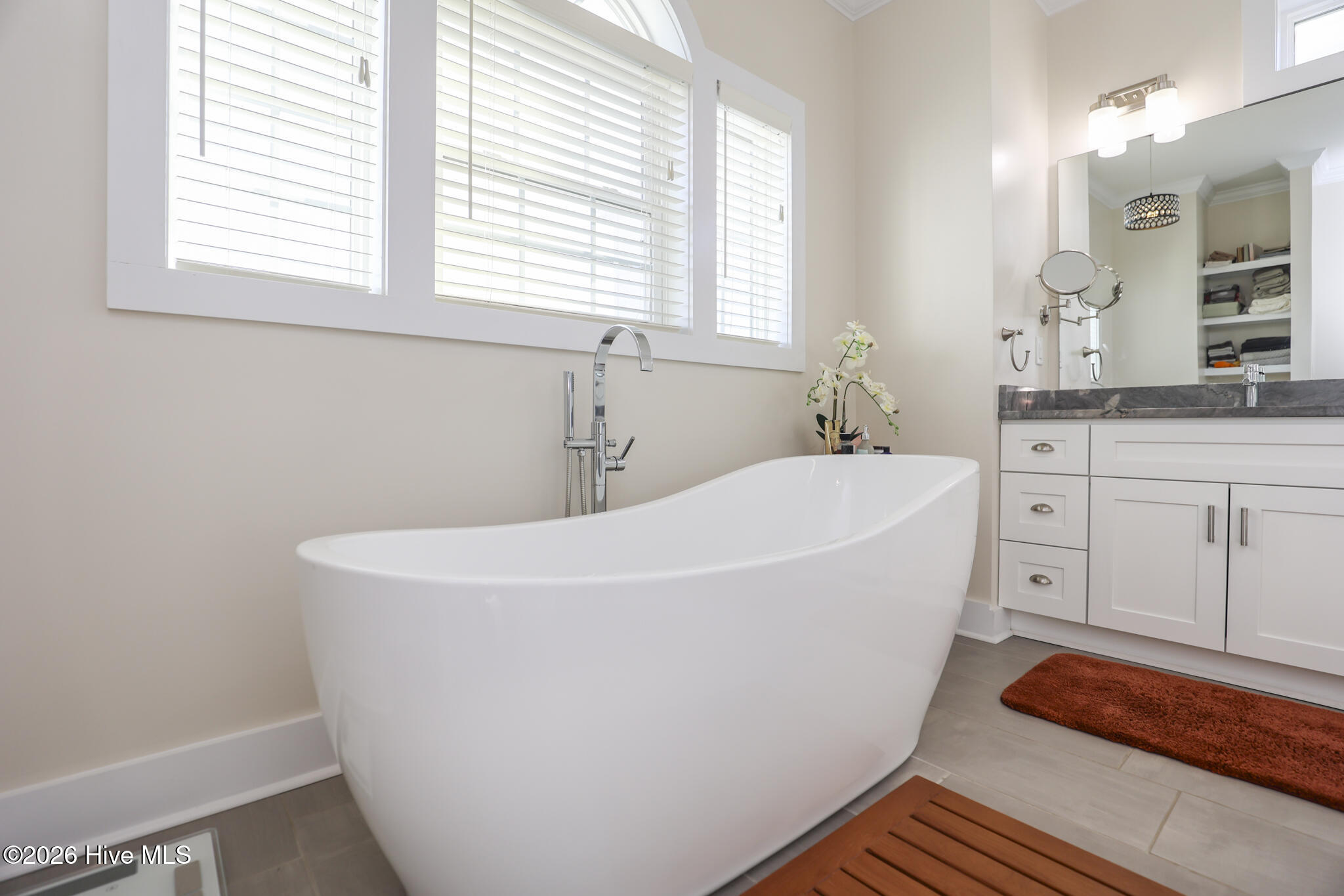 100564297 | Photo 25