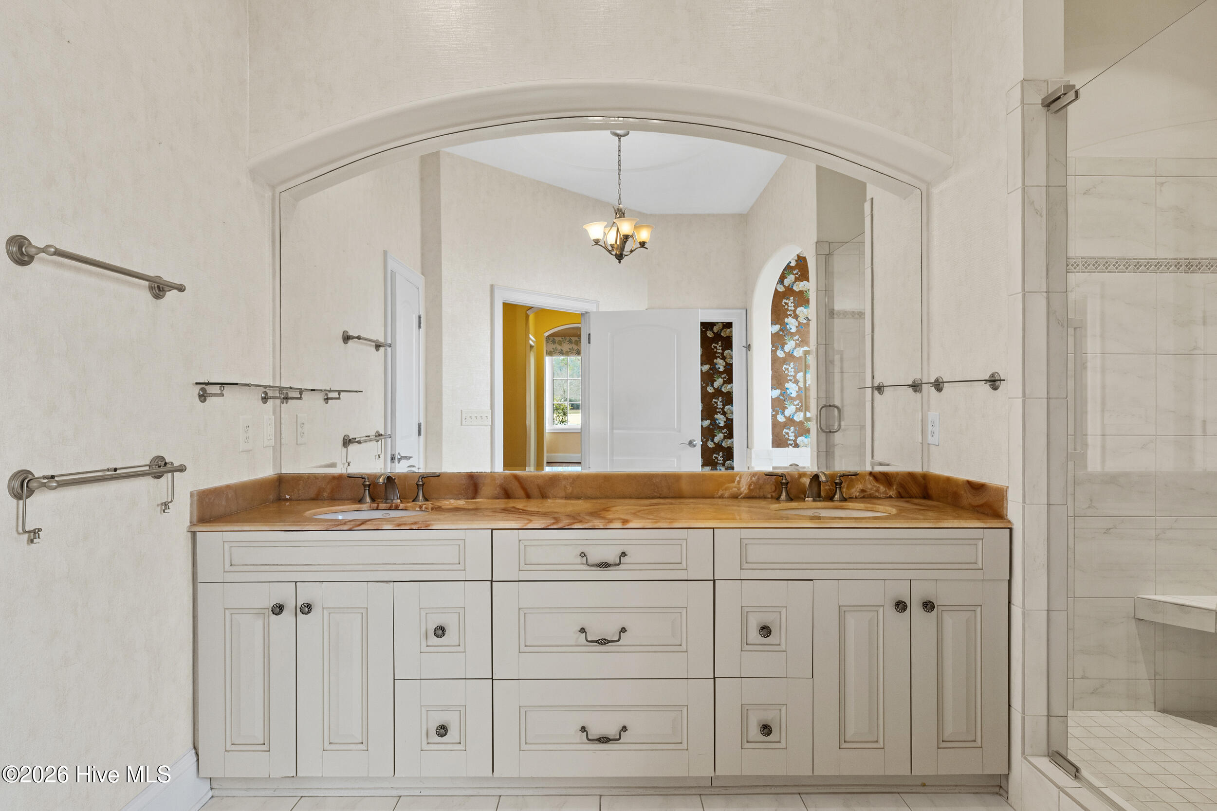 100547162 | Photo 27