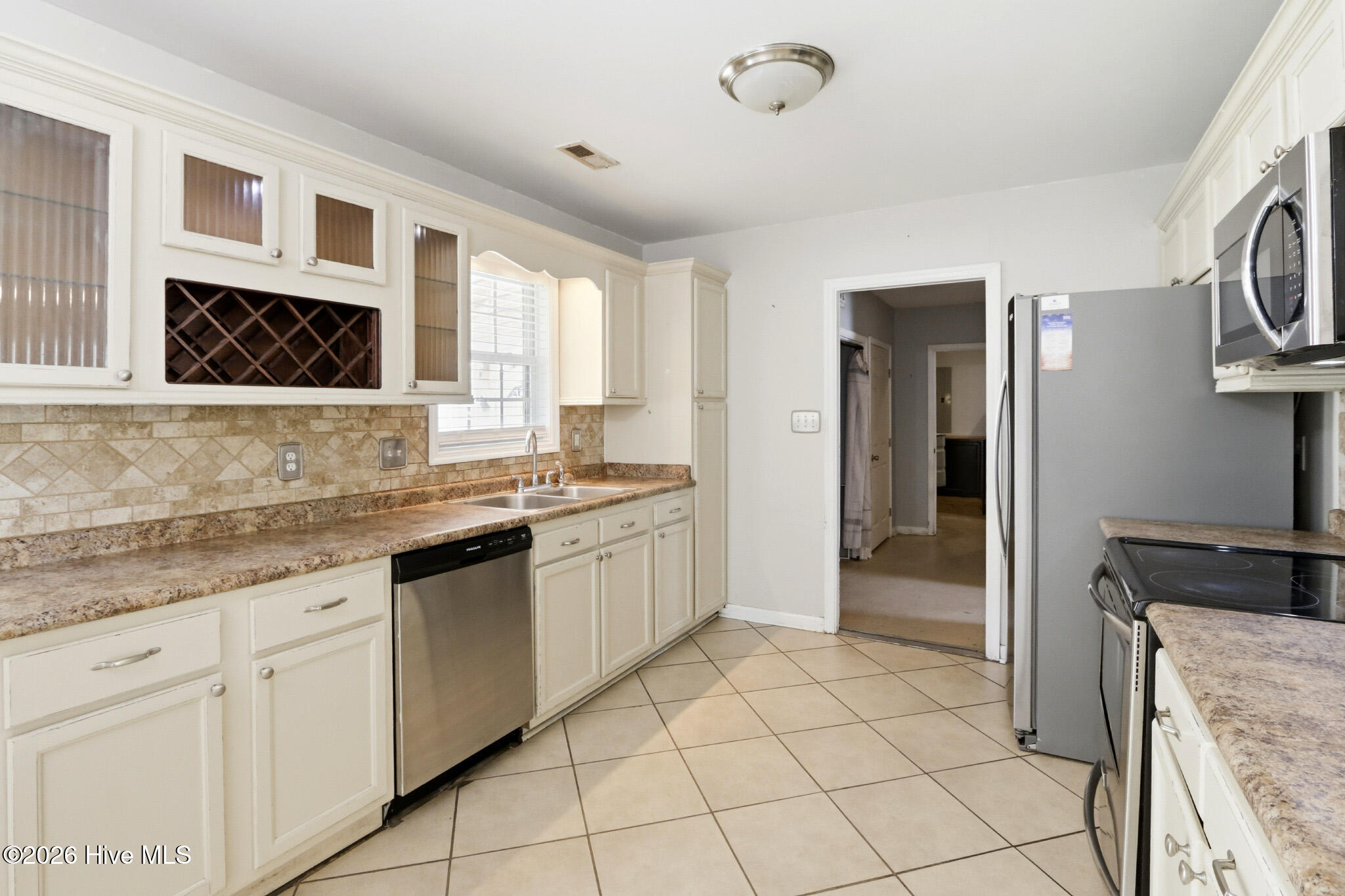 100558935 | Photo 23