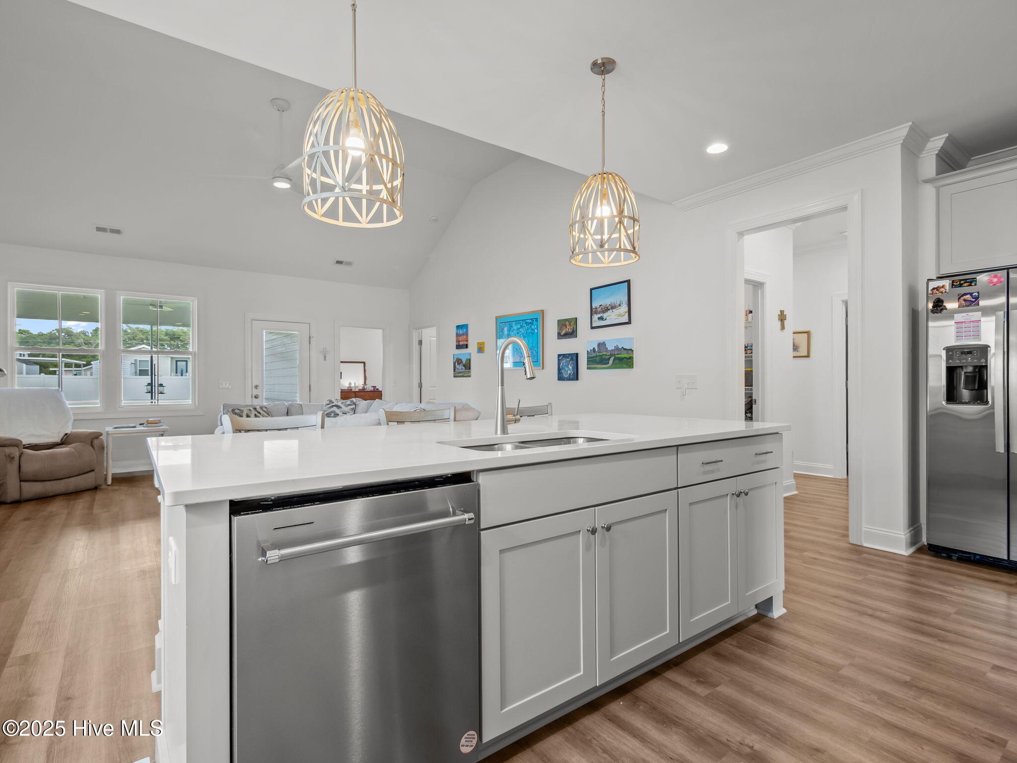 100528285 | Photo 32