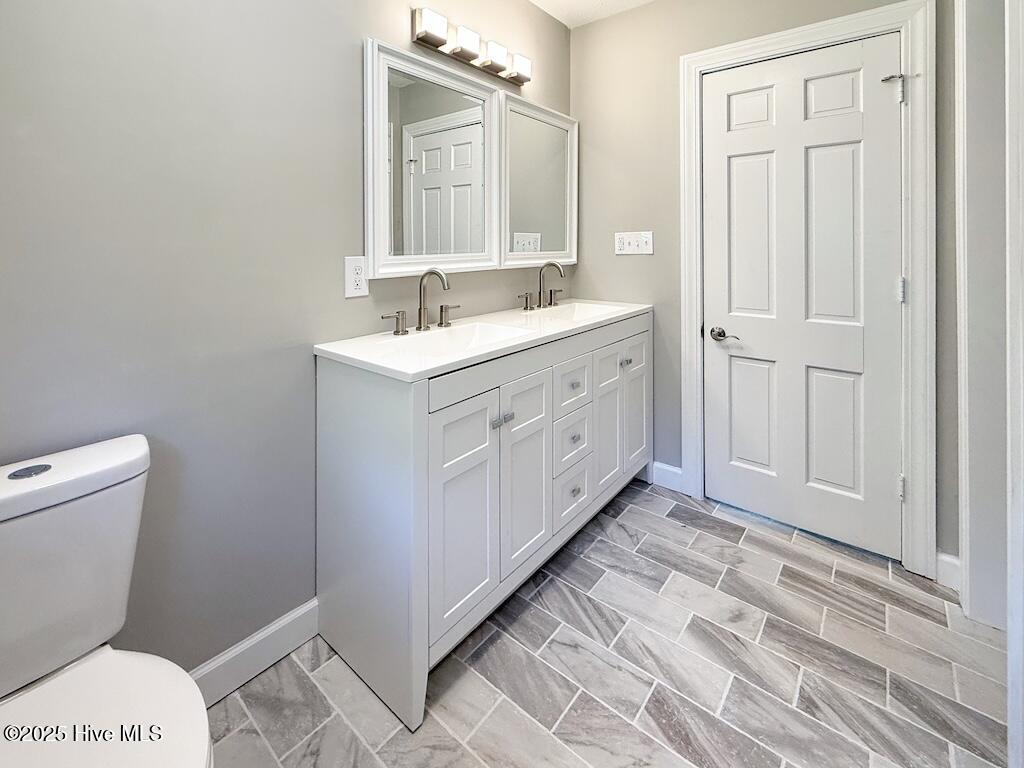 100519170 | Photo 38