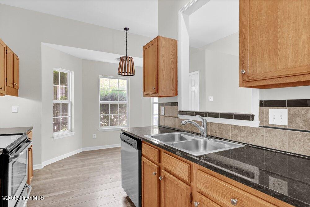 100552082 | Photo 12