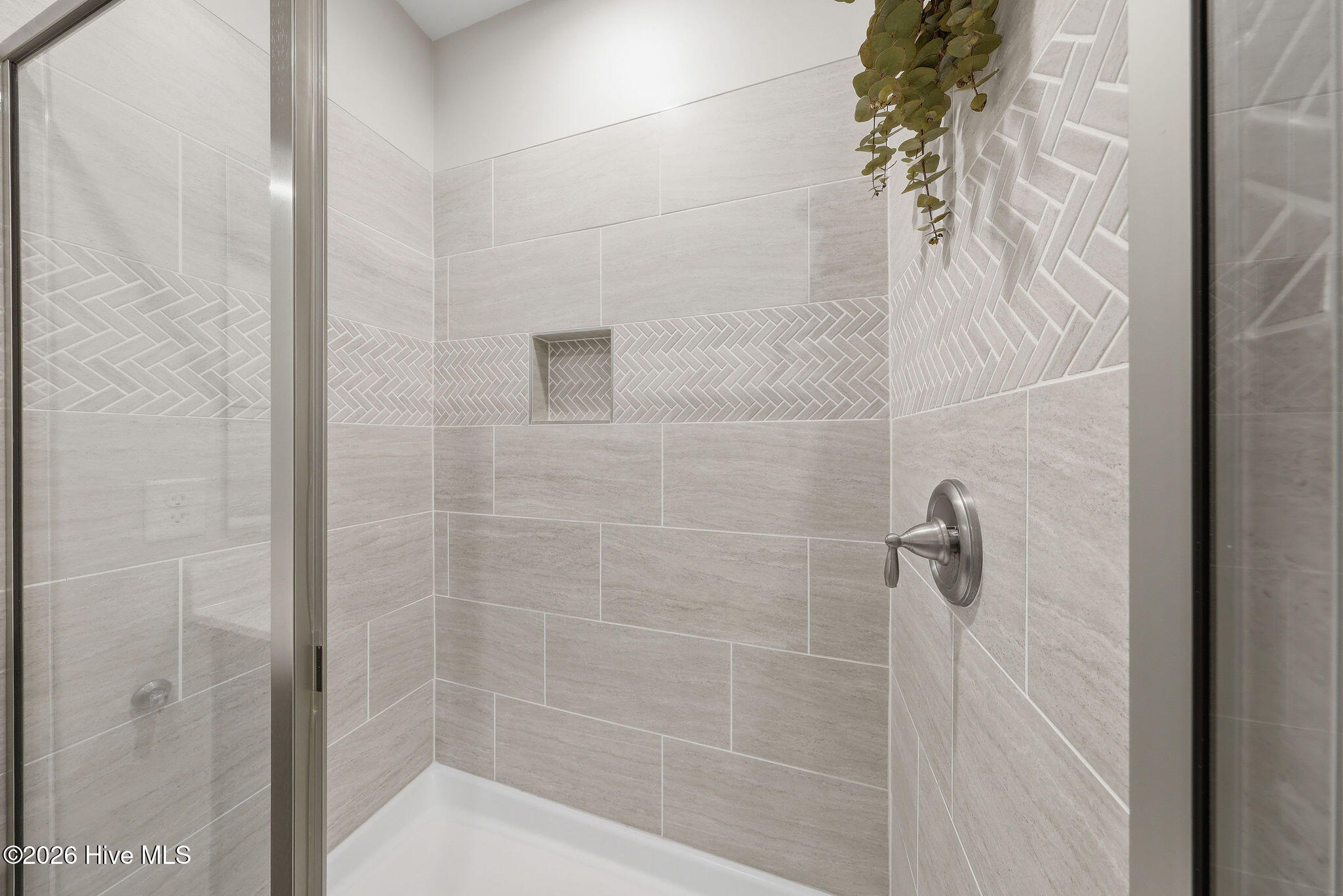 100567666 | Photo 24