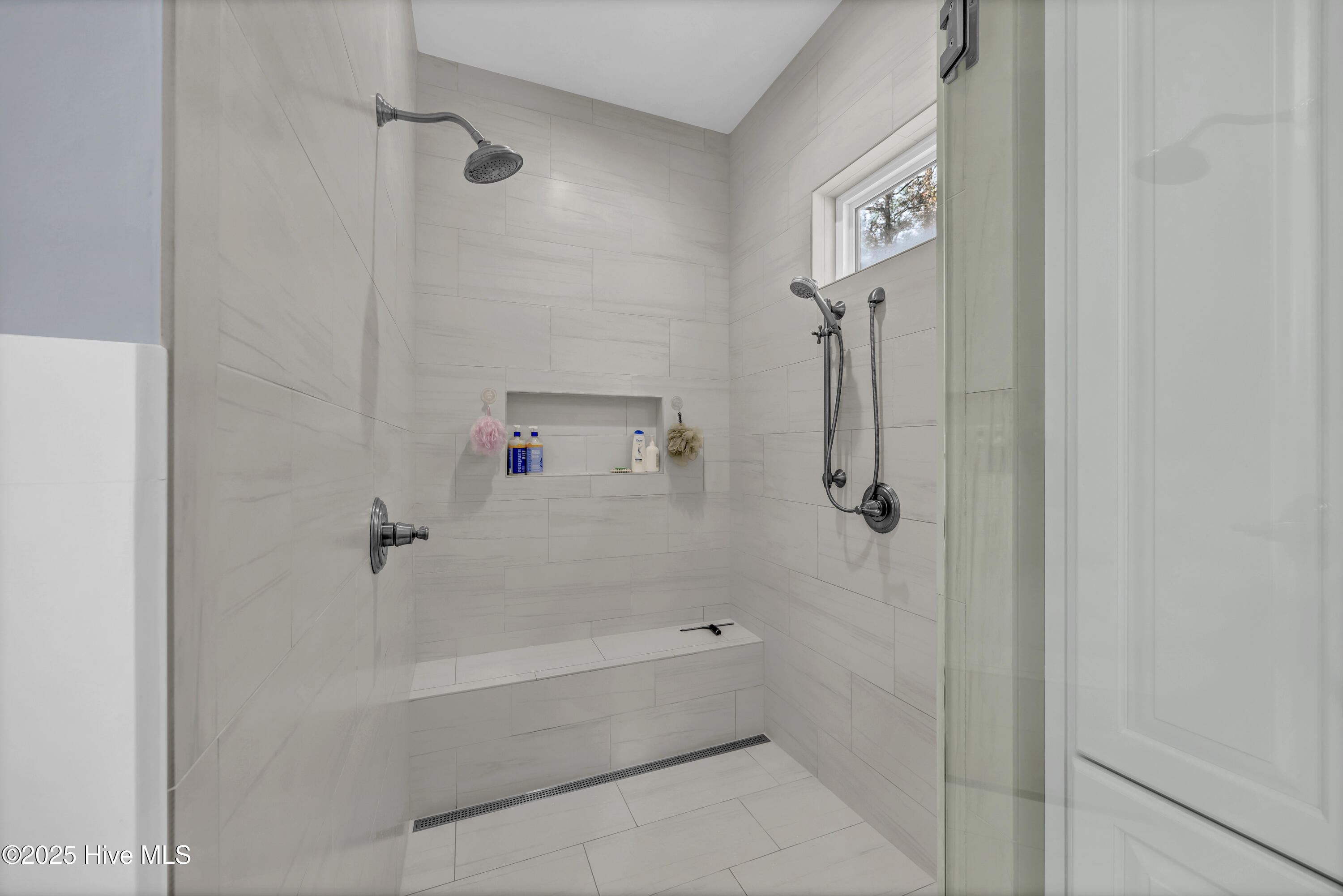 100543149 | Photo 40