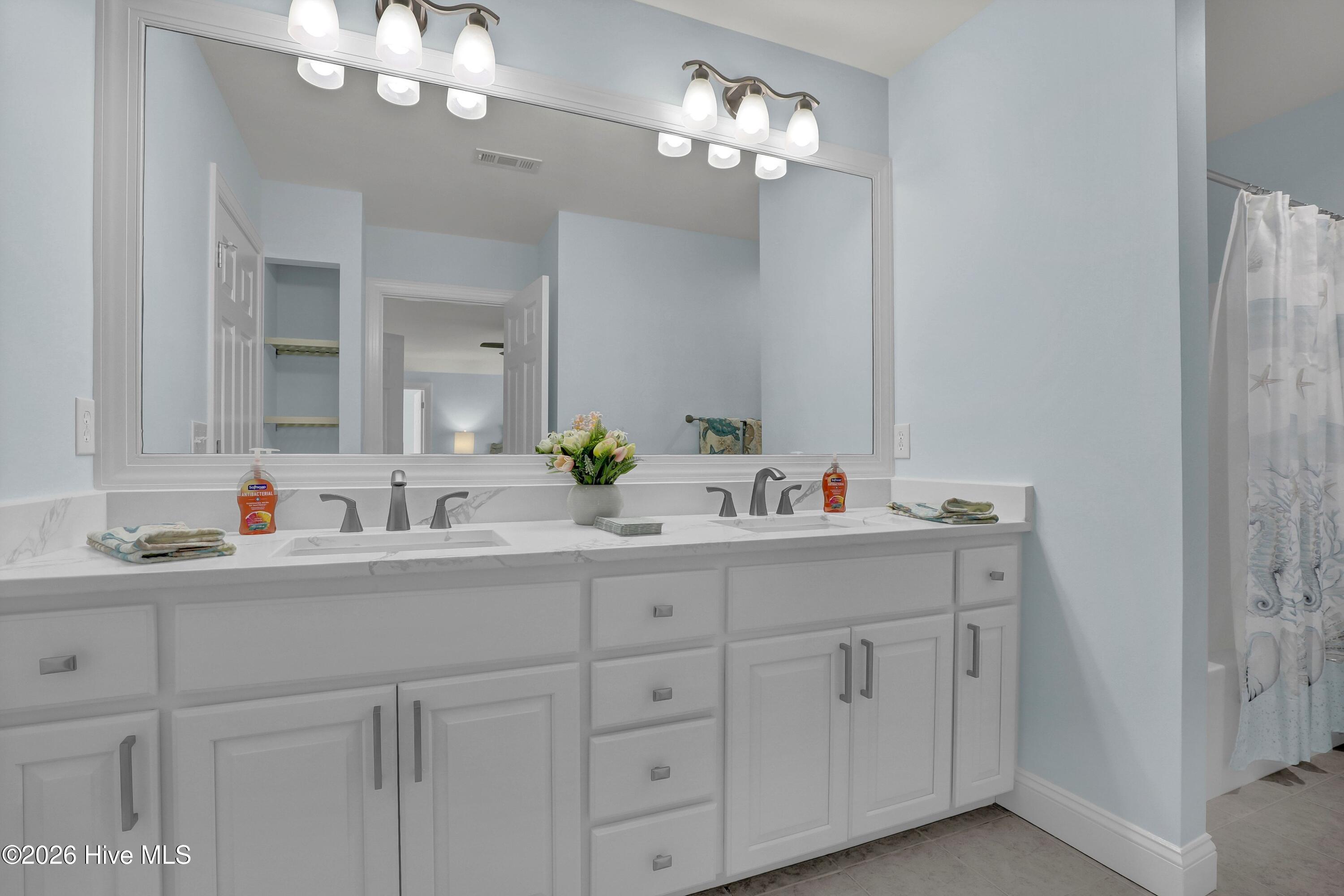 100567806 | Photo 41