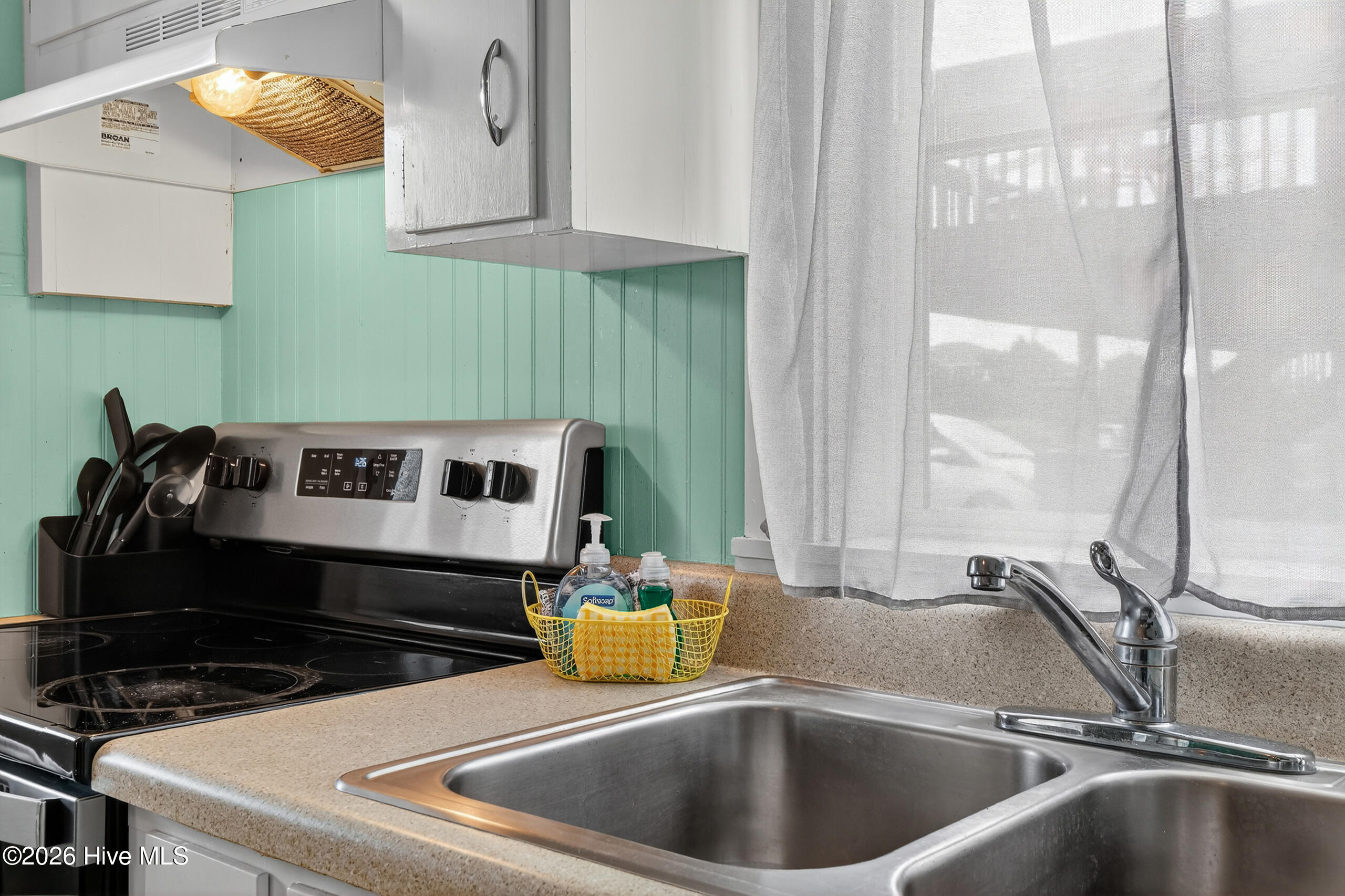 100558855 | Photo 32