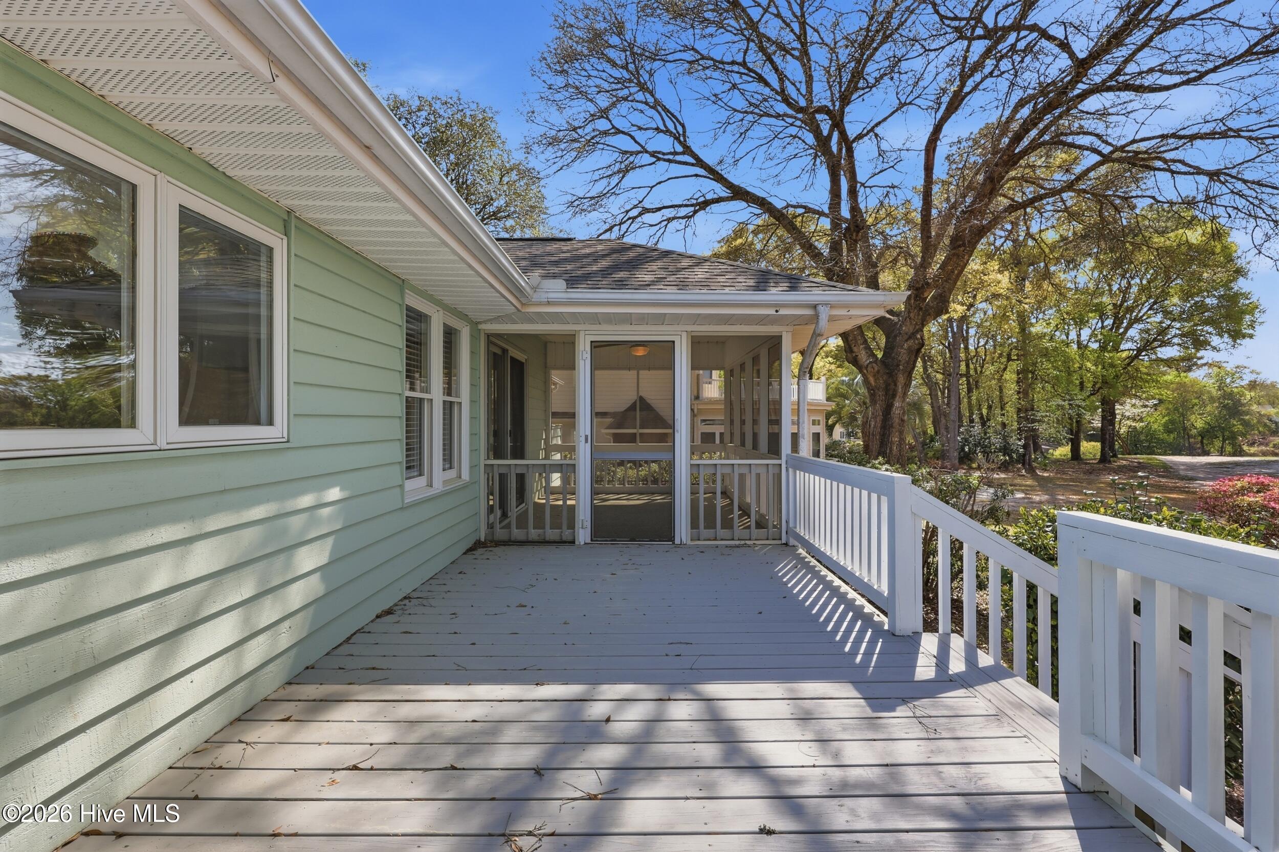 100566184 | Photo 27