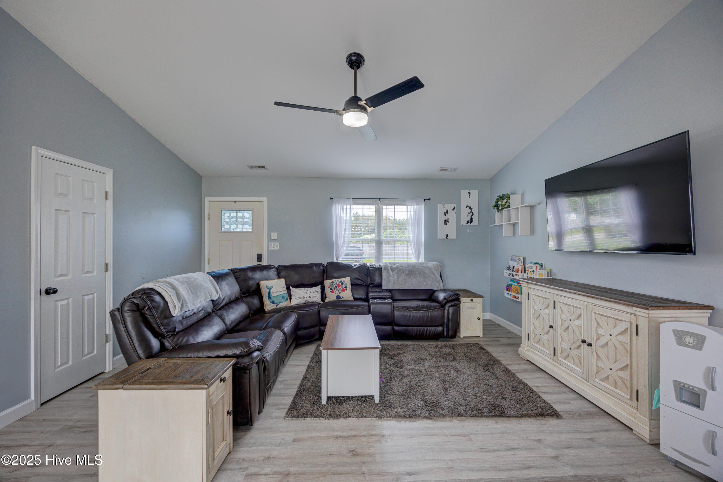 100561437 | Photo 10