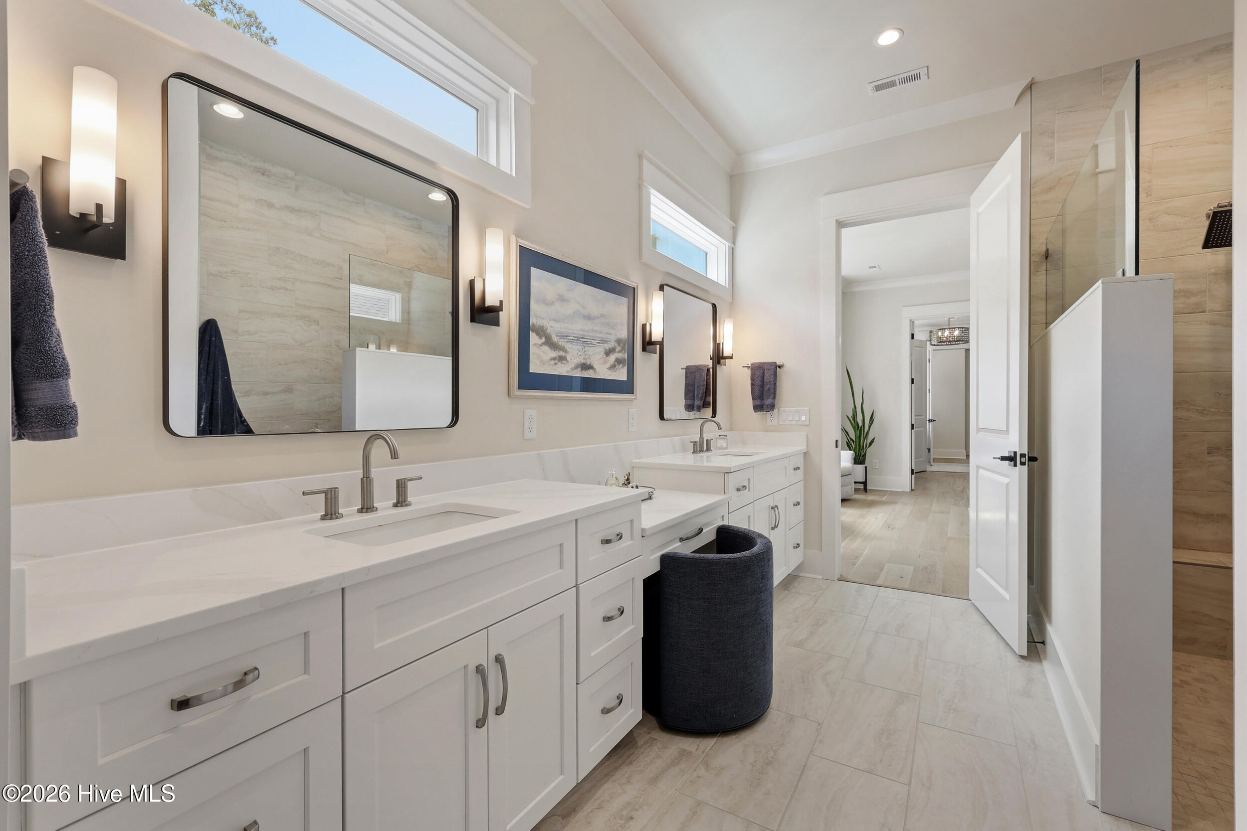 100566937 | Photo 39