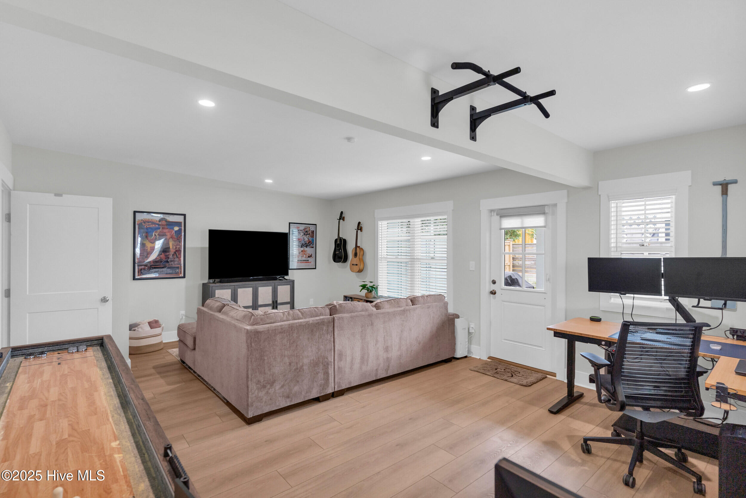 100565755 | Photo 30