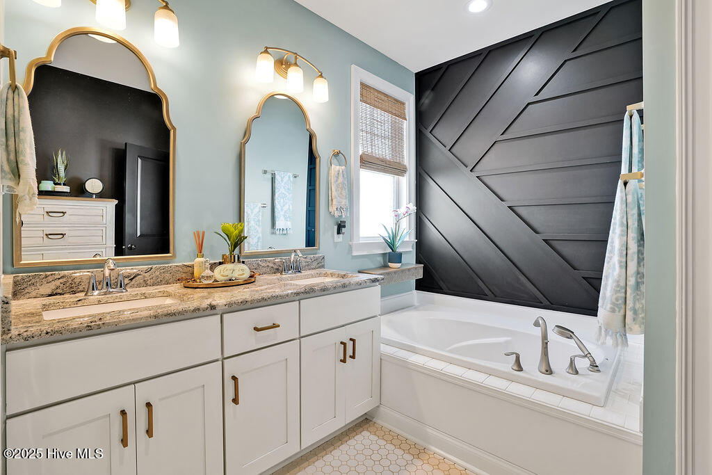 100518744 | Photo 27