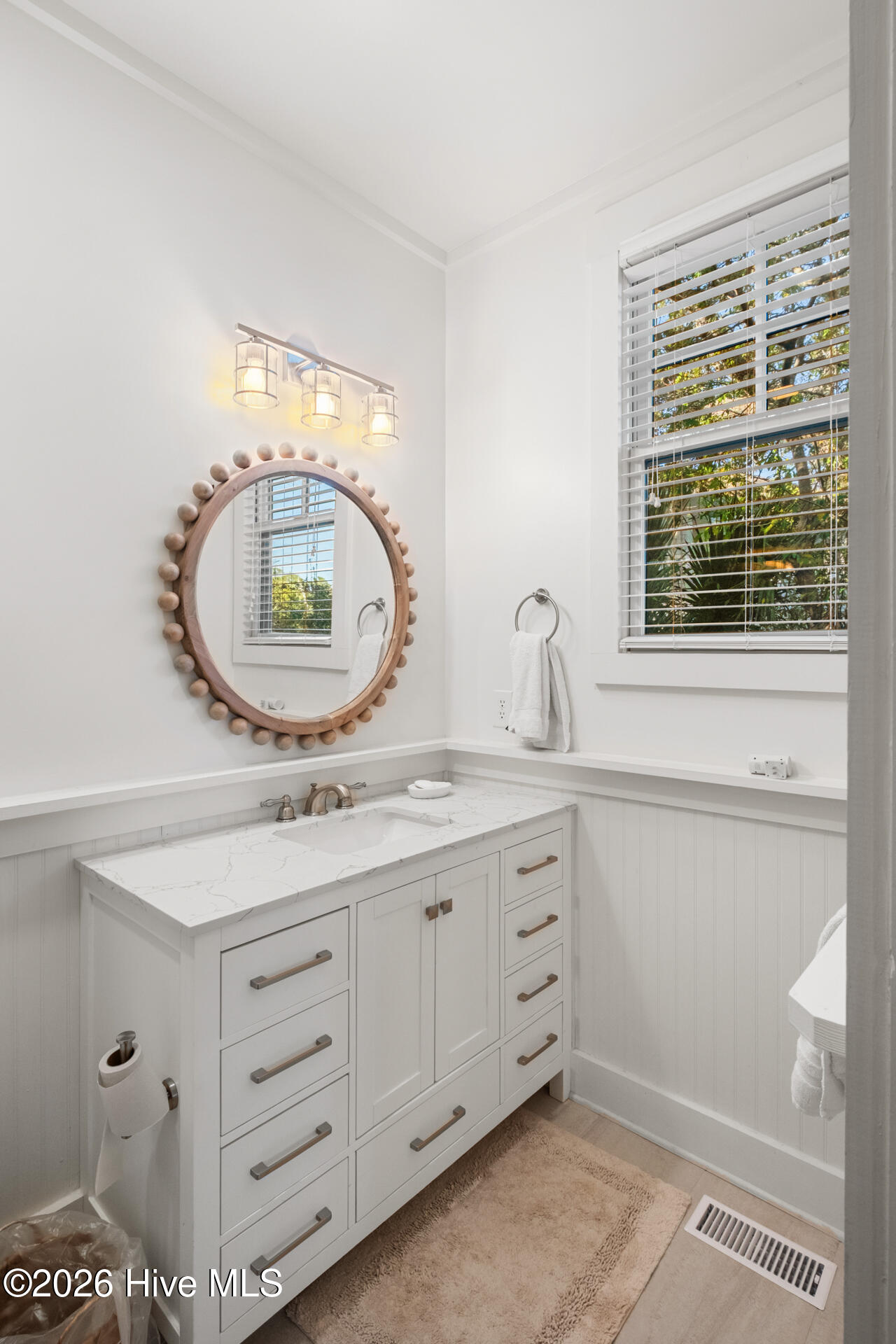 100560267 | Photo 20