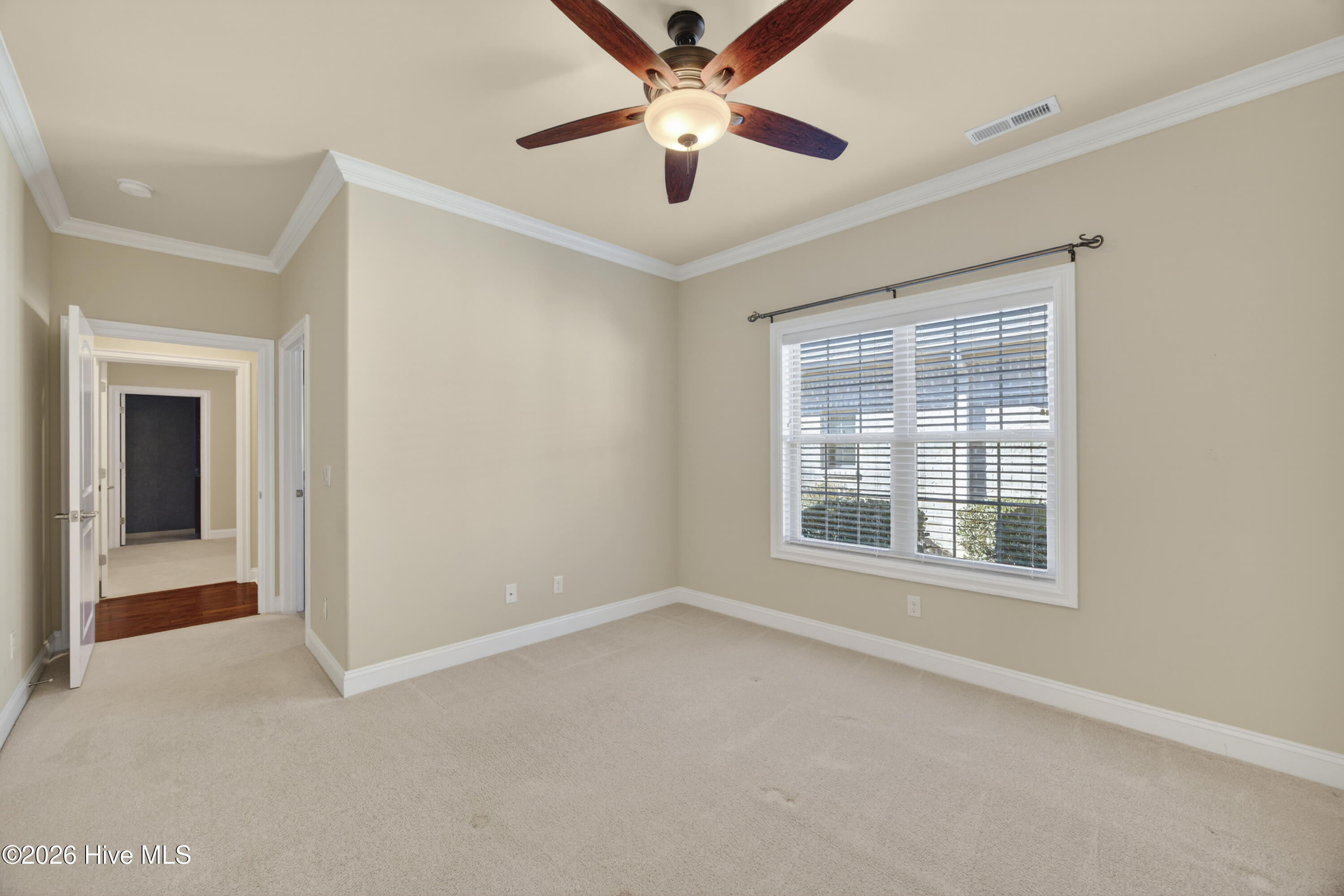 100550633 | Photo 27