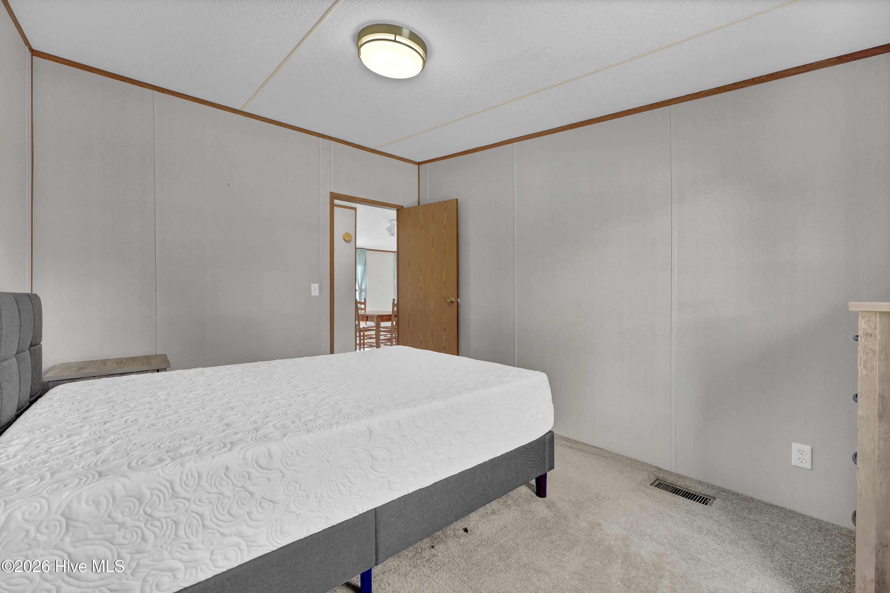 100564318 | Photo 28