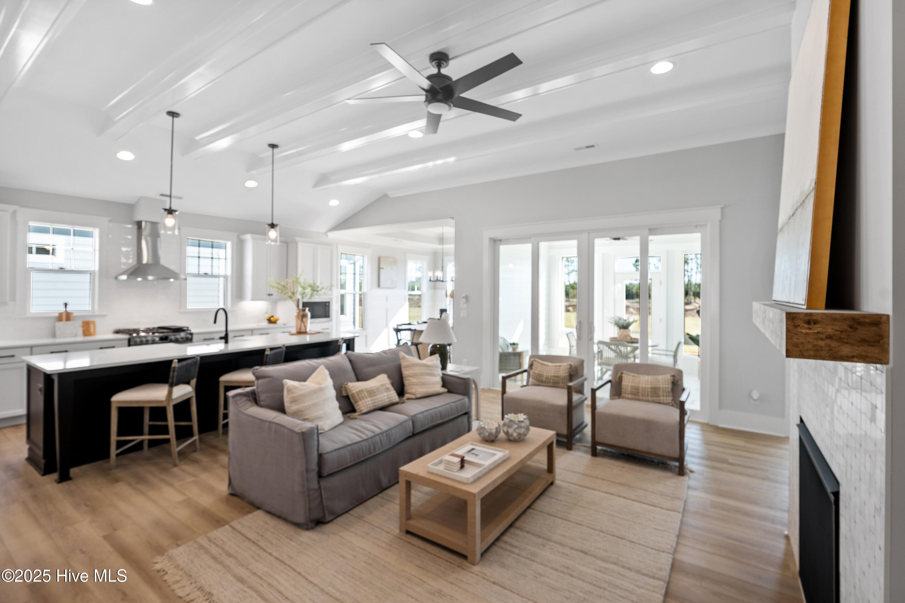 100531959 | Photo 22