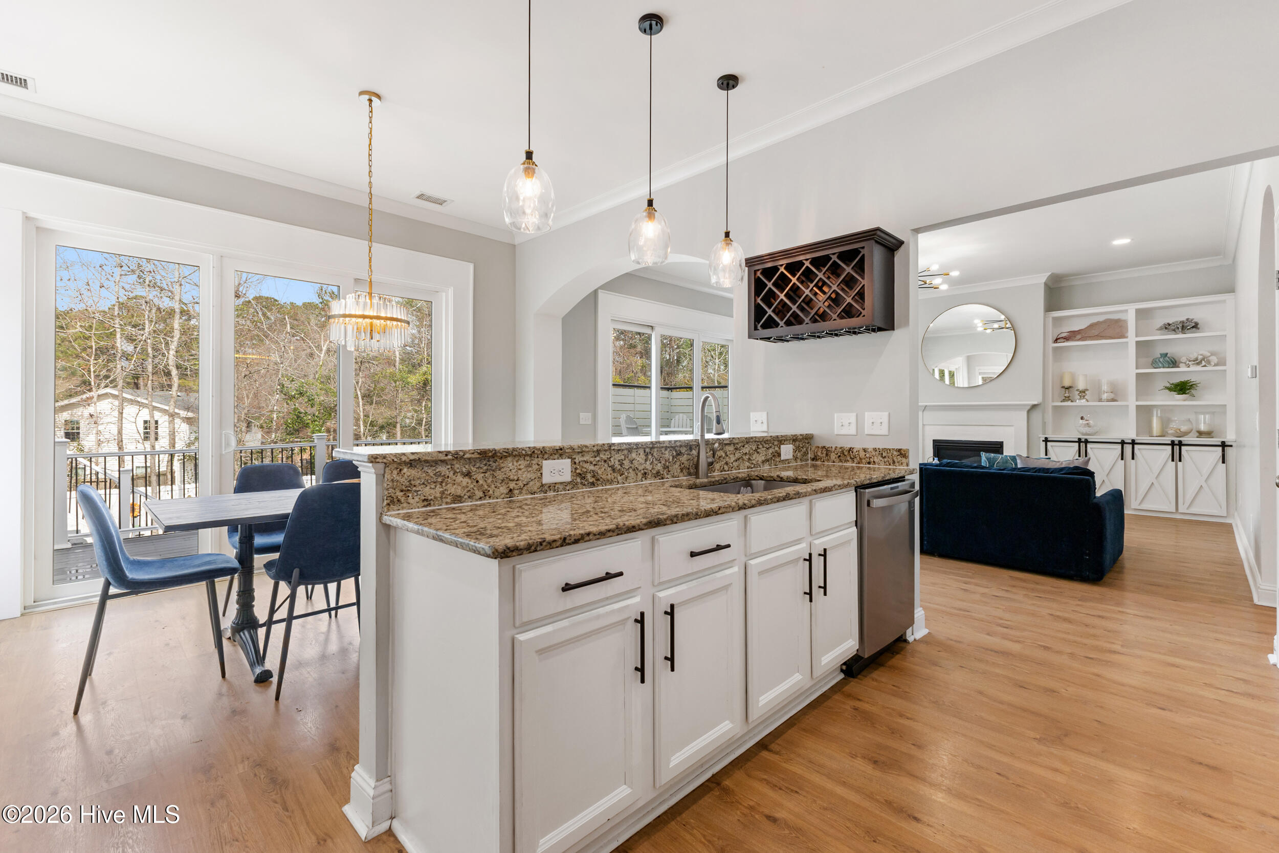 100557011 | Photo 21