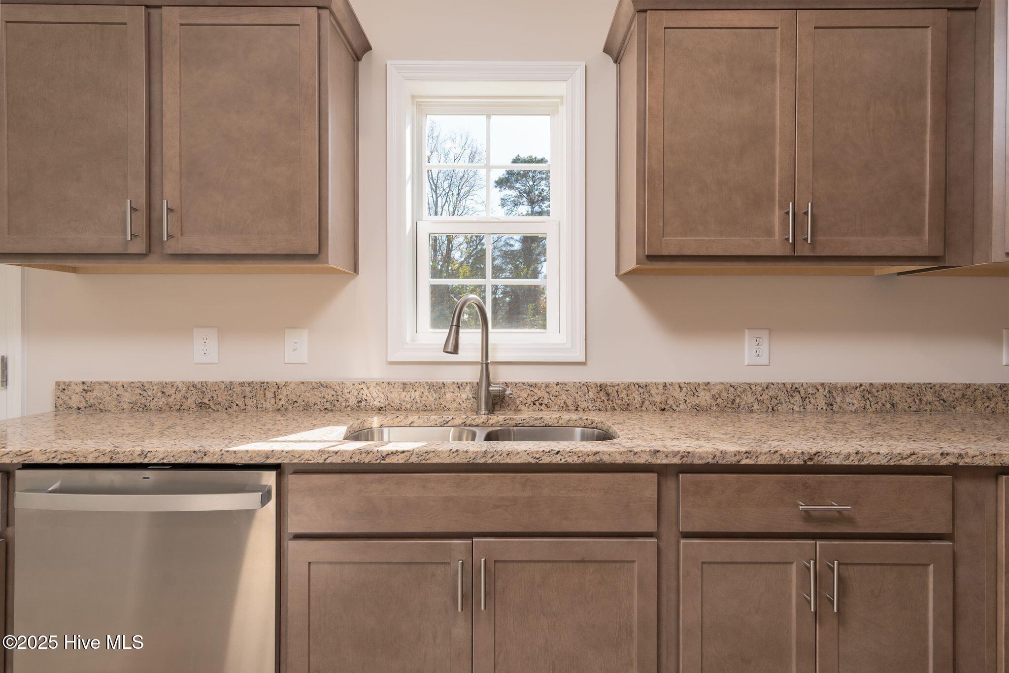 100531004 | Photo 22