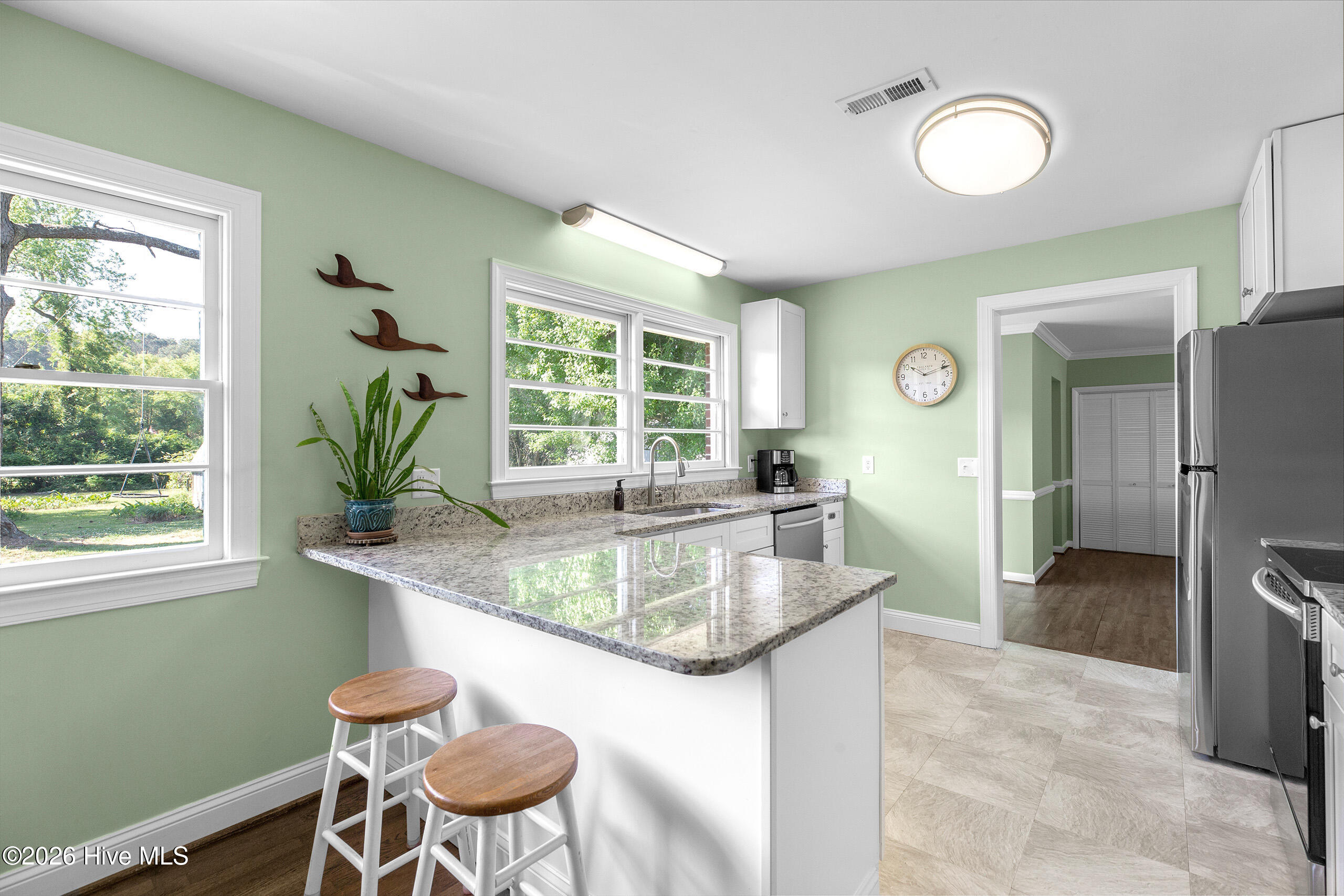 100567533 | Photo 11