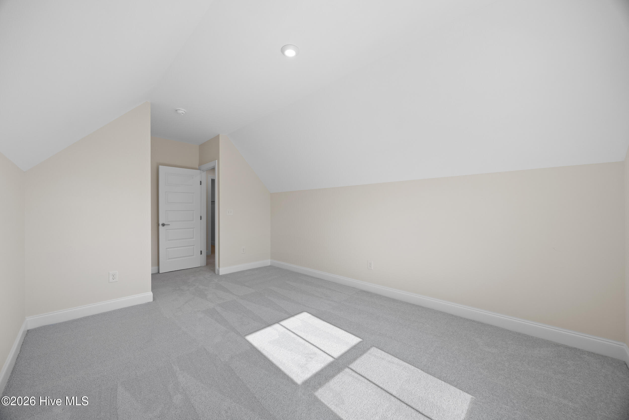 100539841 | Photo 42