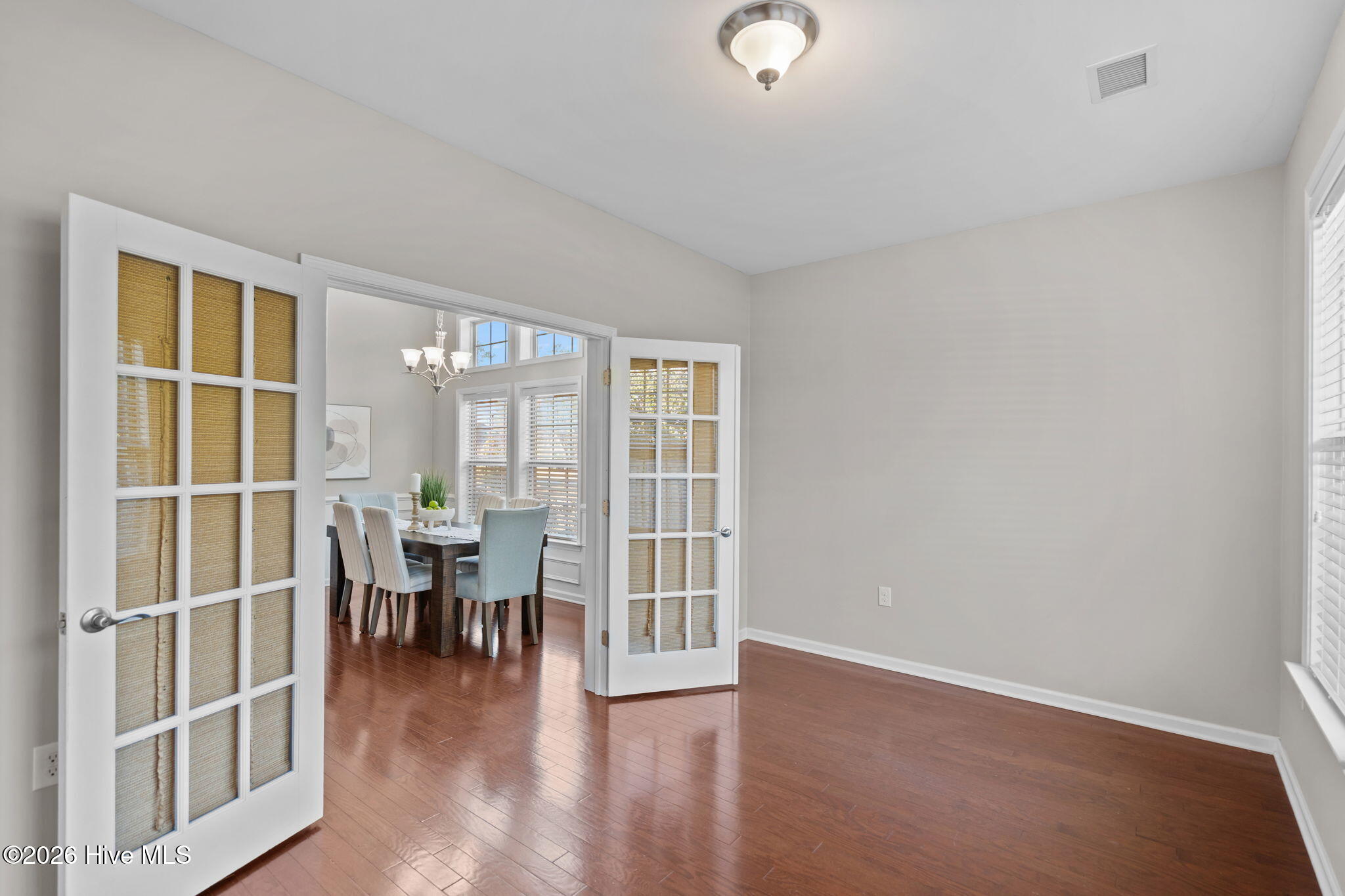 100554363 | Photo 25