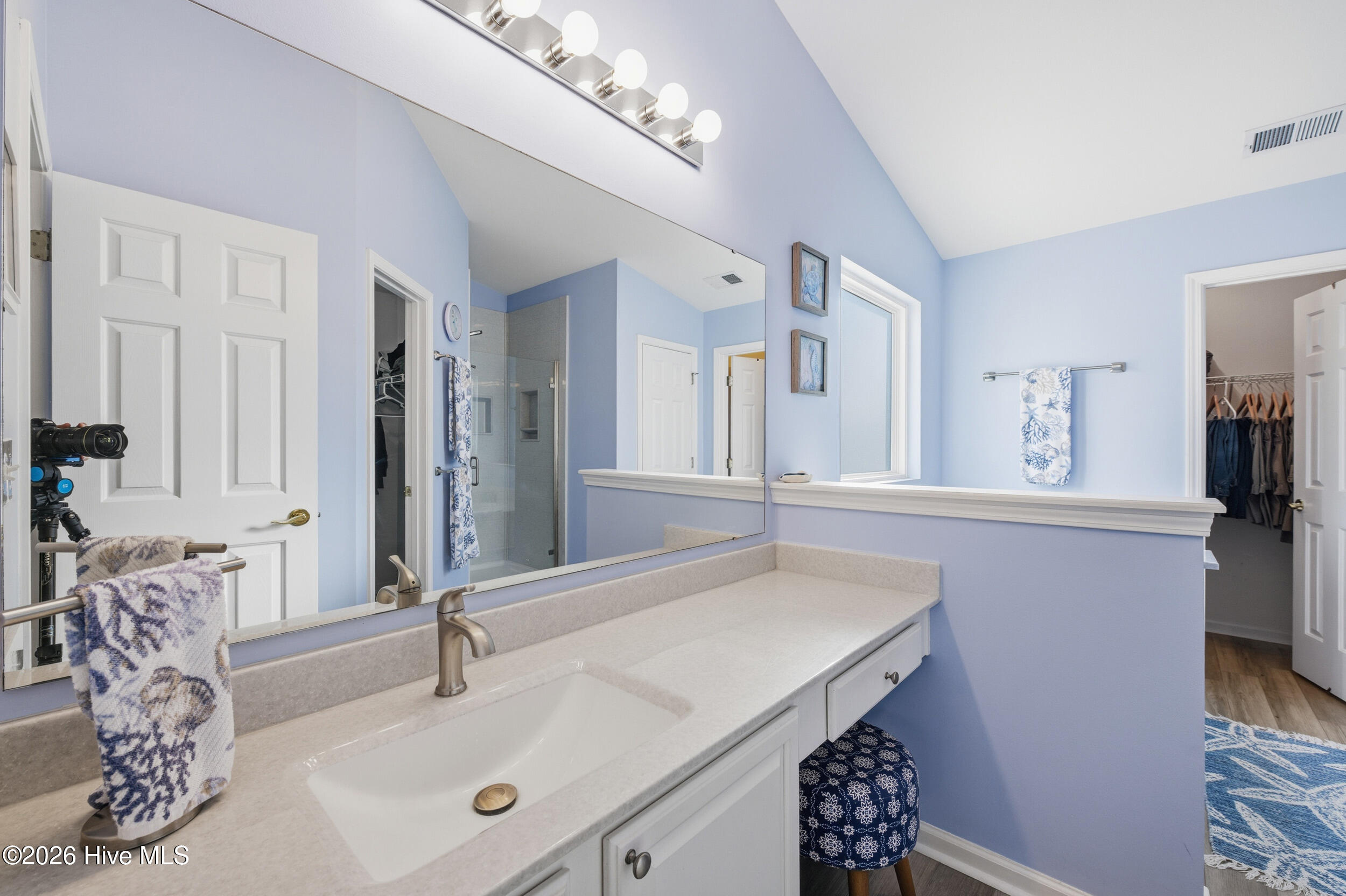 100548678 | Photo 18