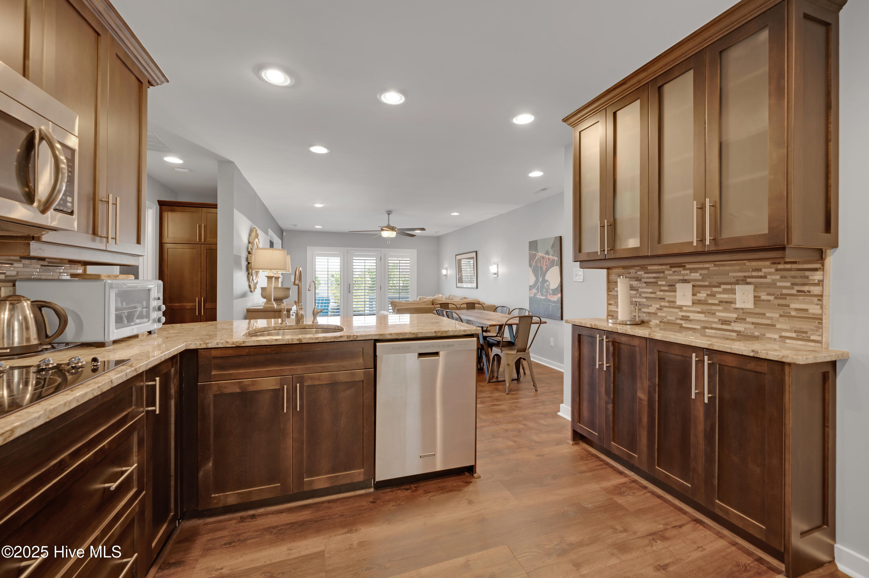 100498545 | Photo 37