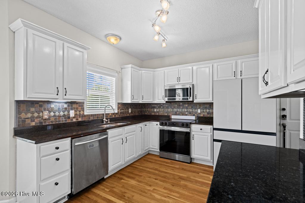 100564951 | Photo 15