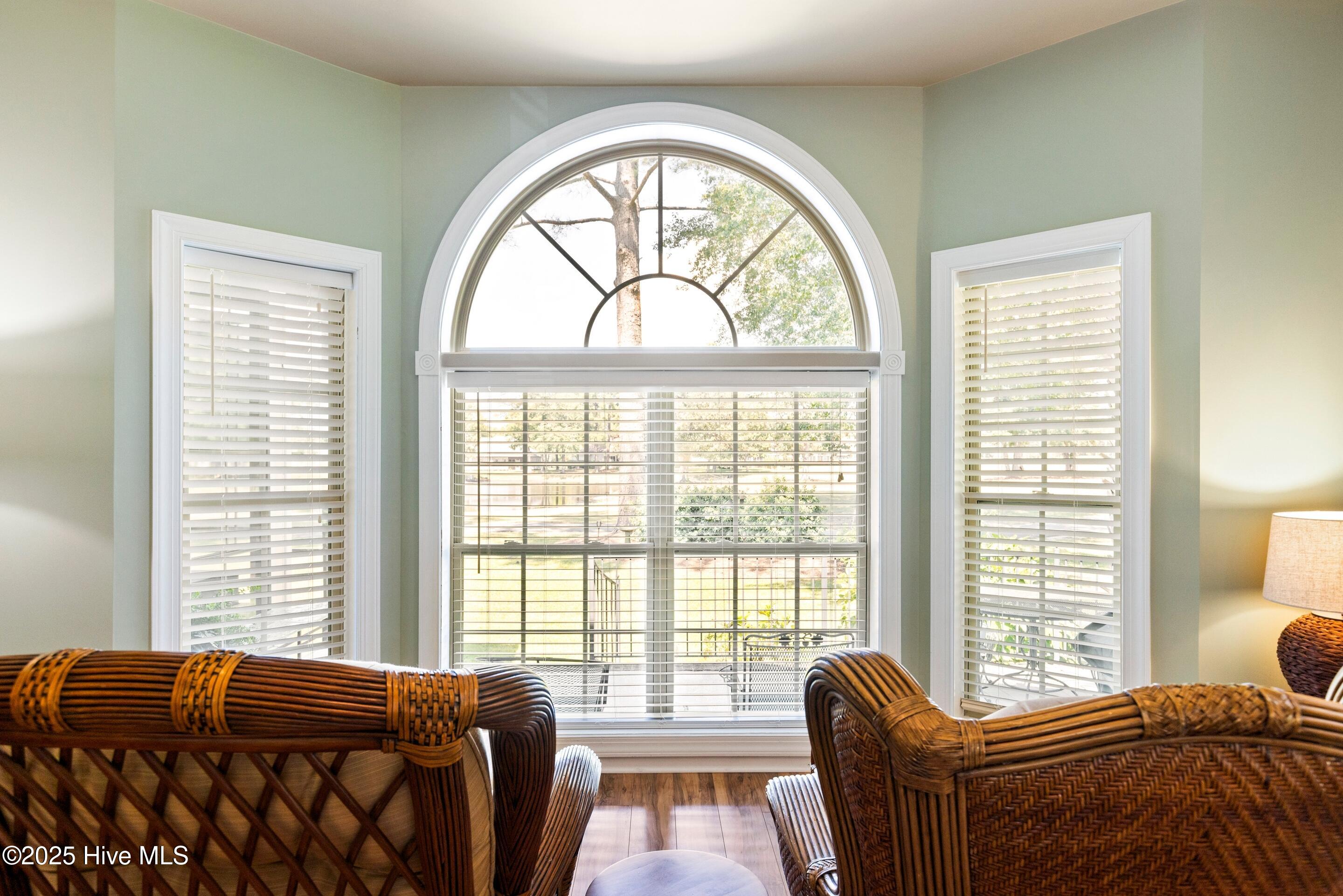 100529602 | Photo 44