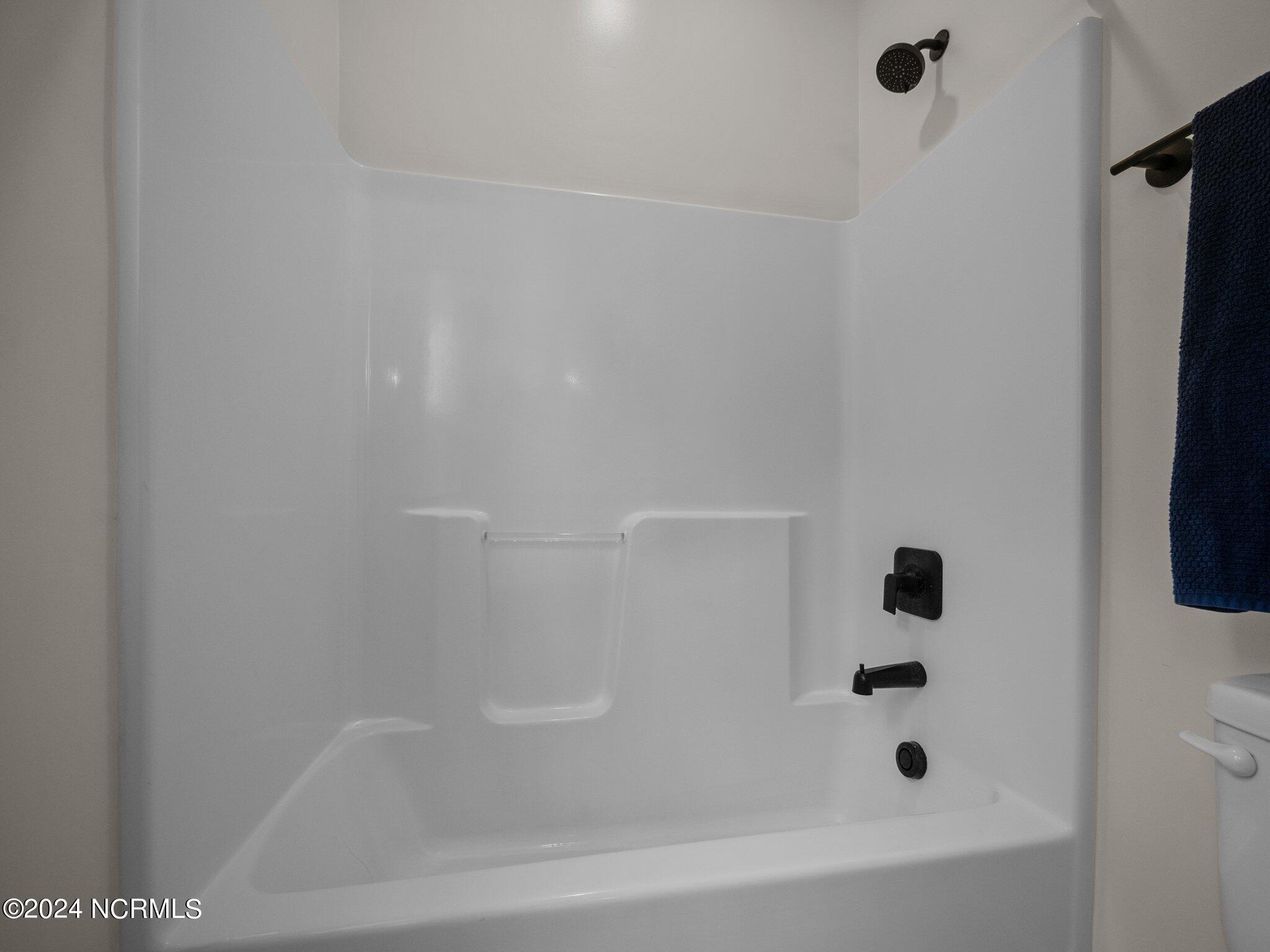 100560825 | Photo 31