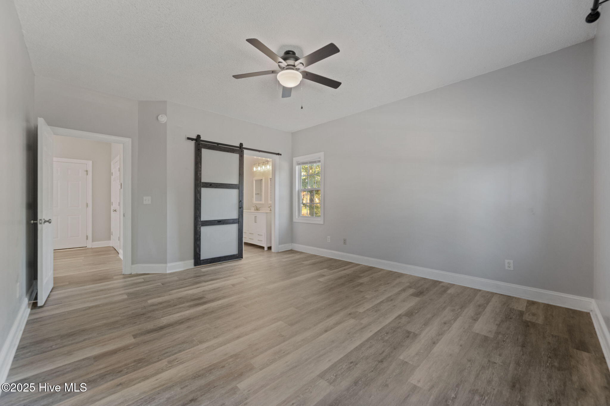 100542743 | Photo 21