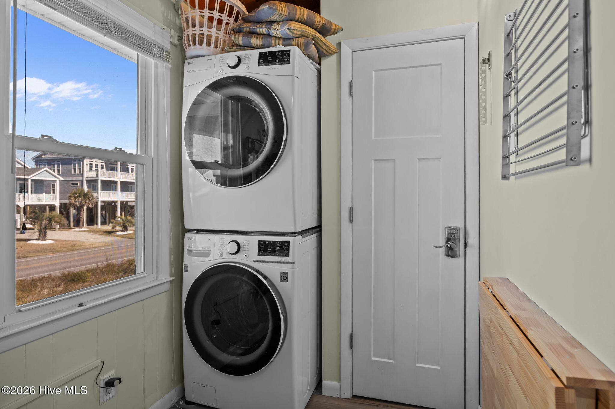 100550375 | Photo 42