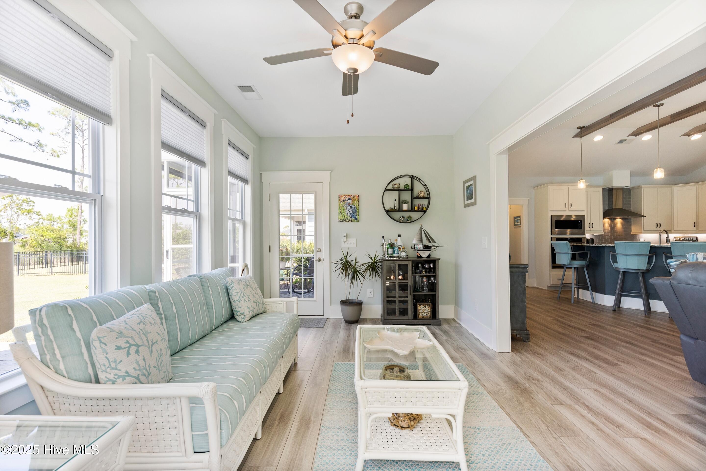 100530533 | Photo 11