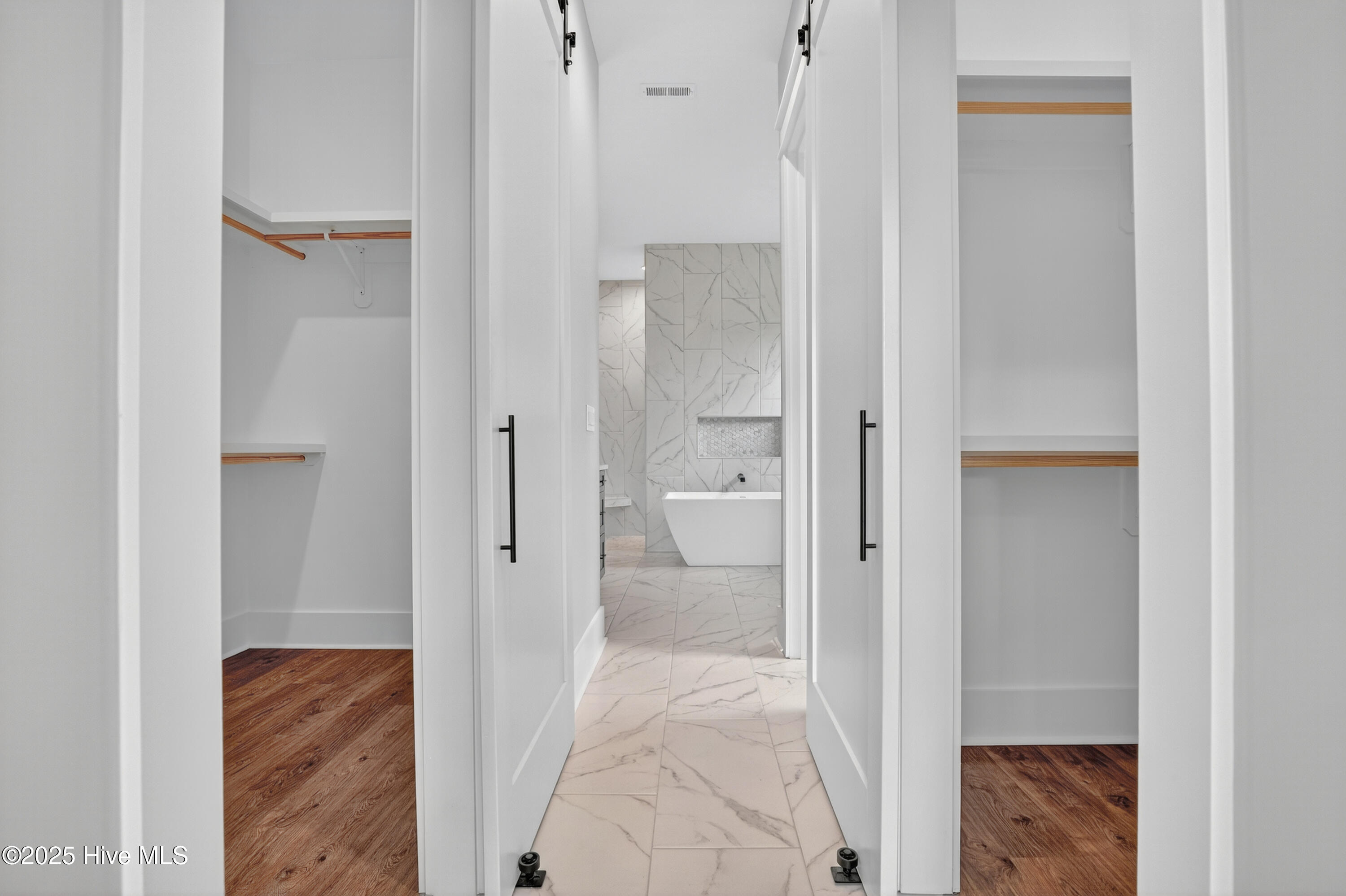 100546984 | Photo 26