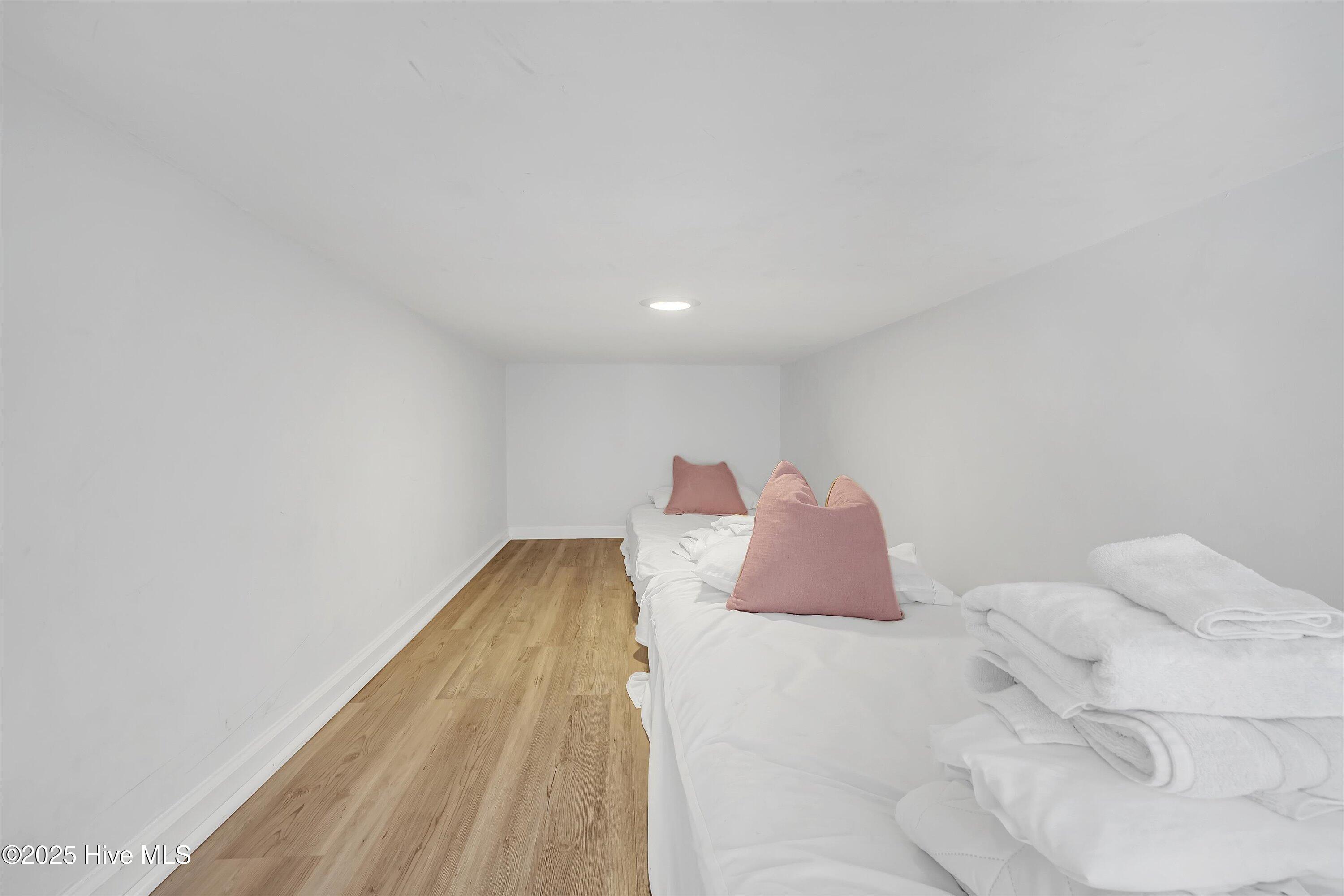 100527837 | Photo 31