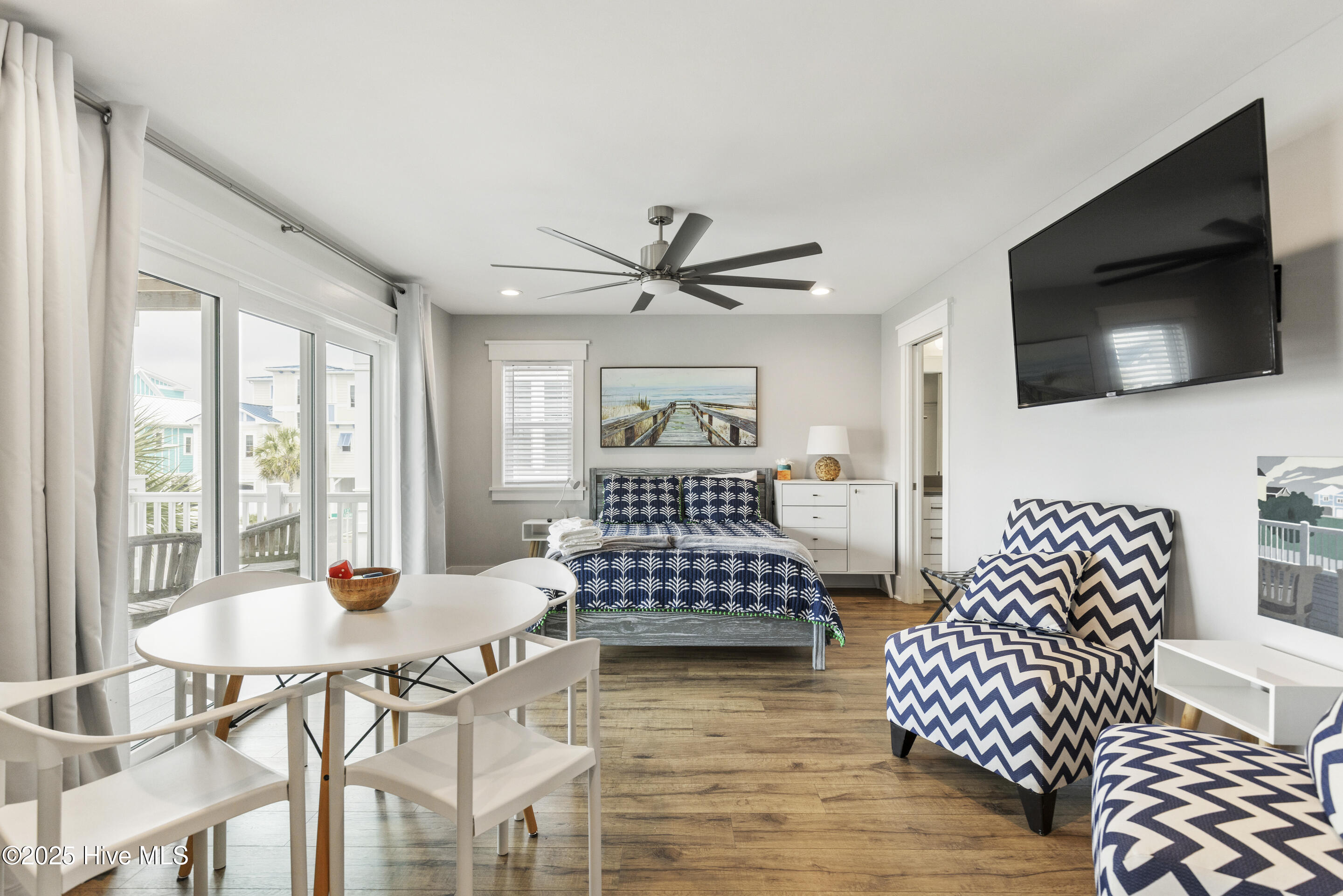 100504726 | Photo 36