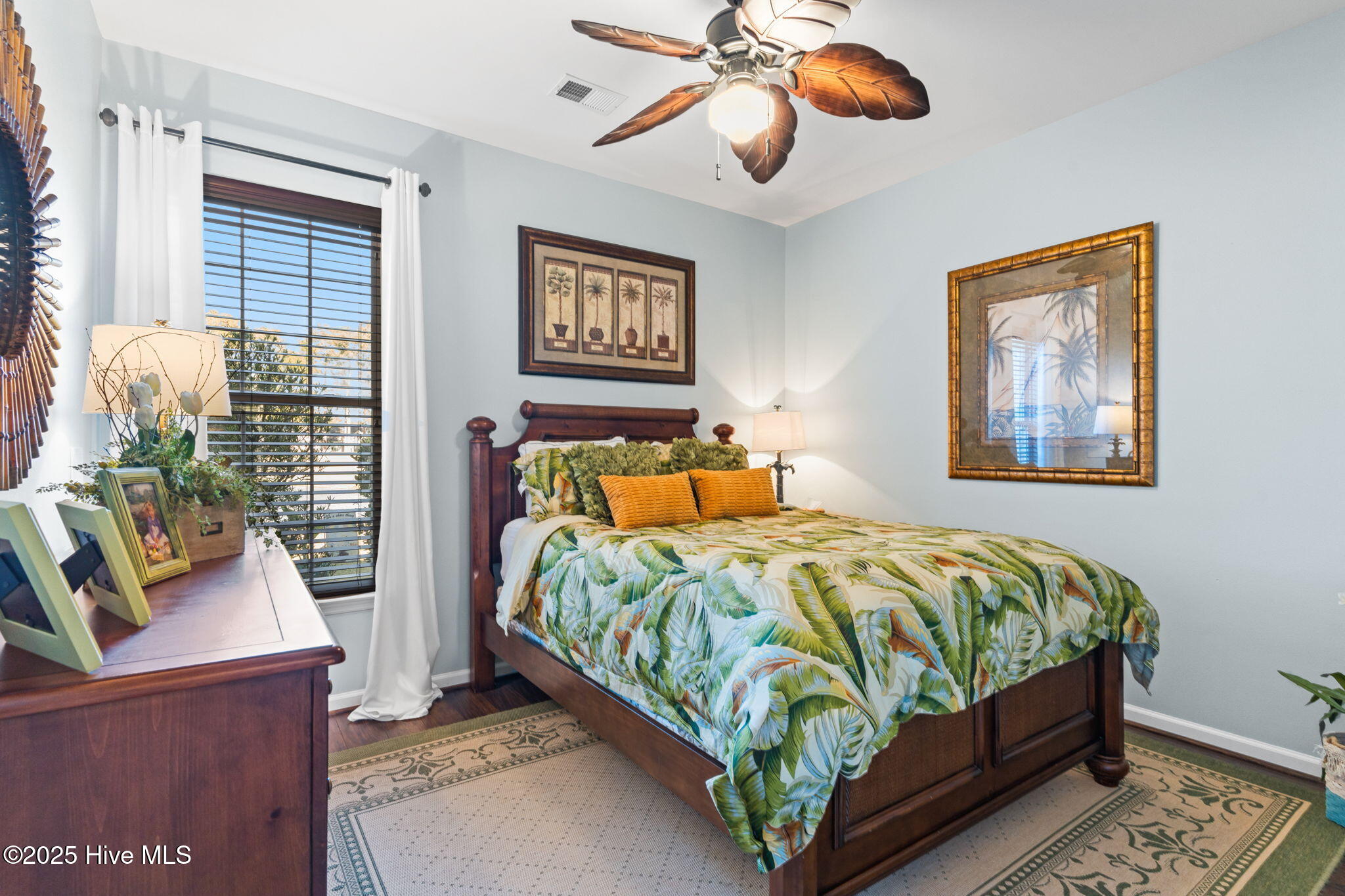 100543261 | Photo 28