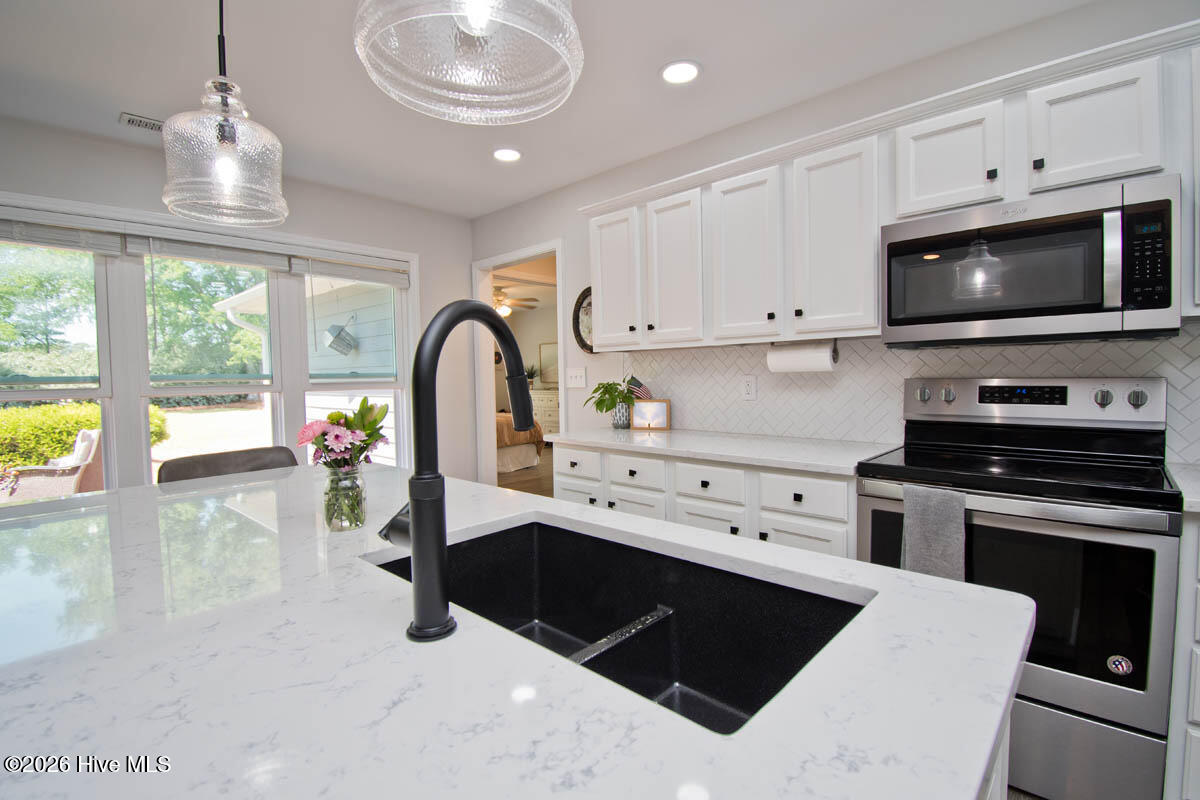 100569264 | Photo 52