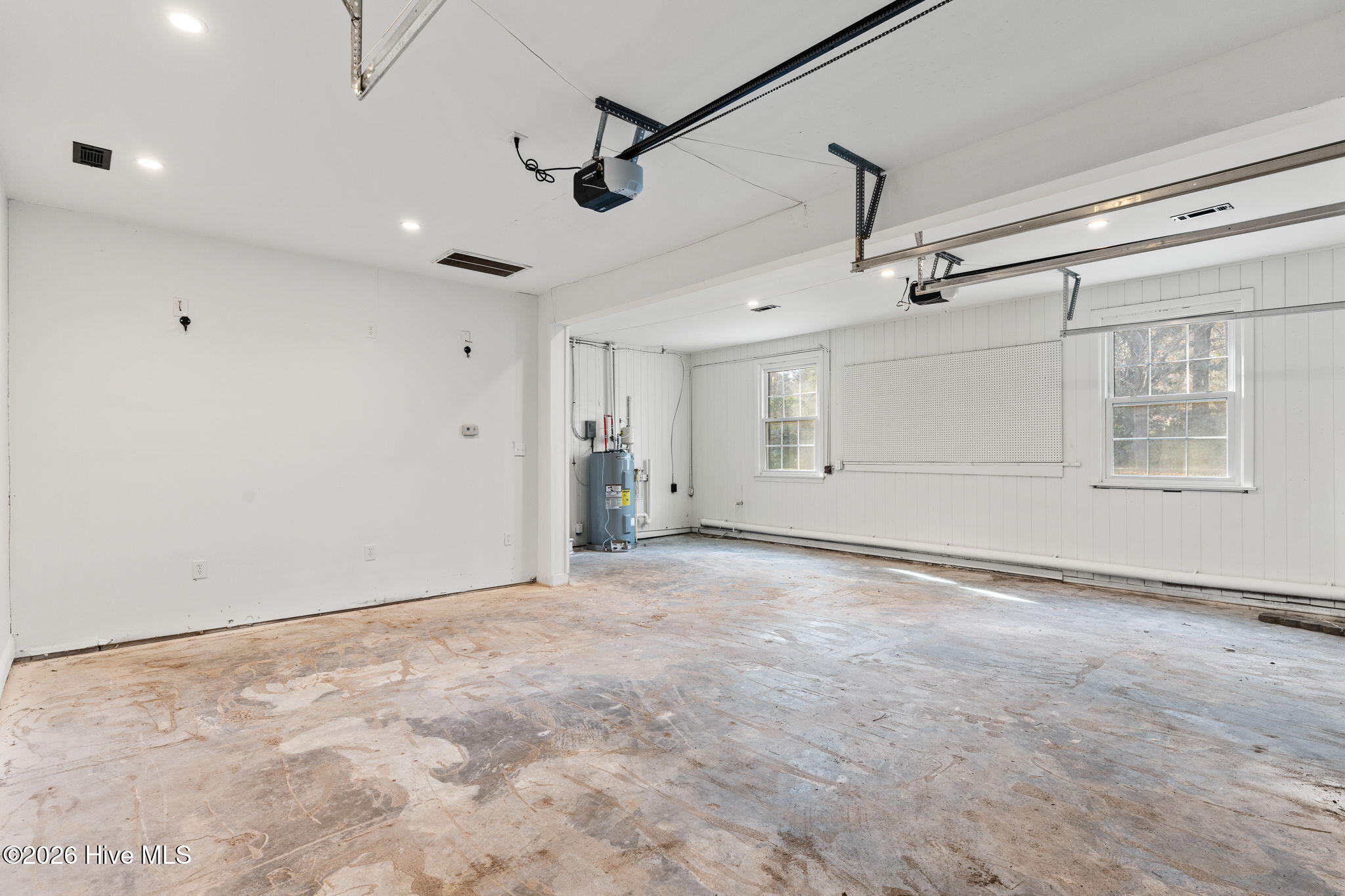 100548429 | Photo 37