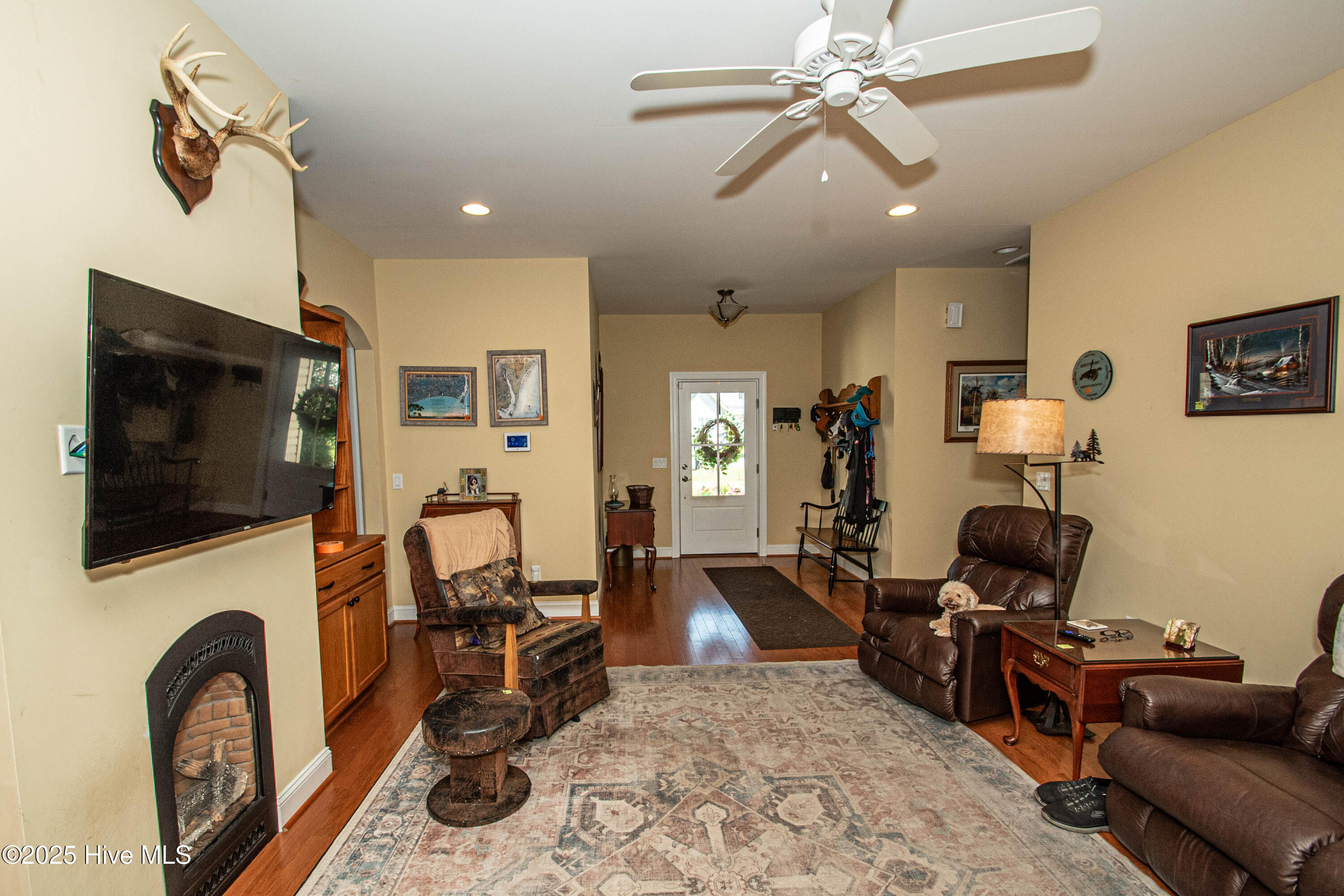 100544337 | Photo 51