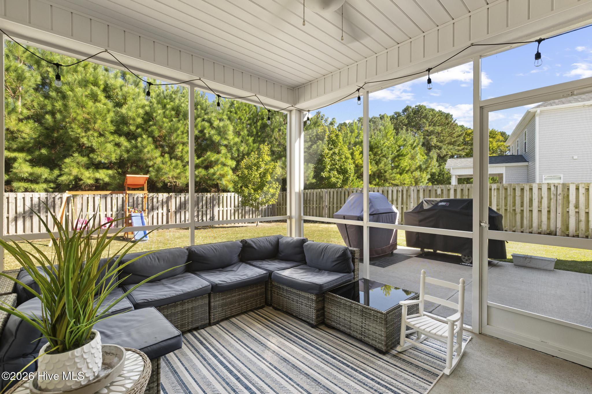 100549977 | Photo 44