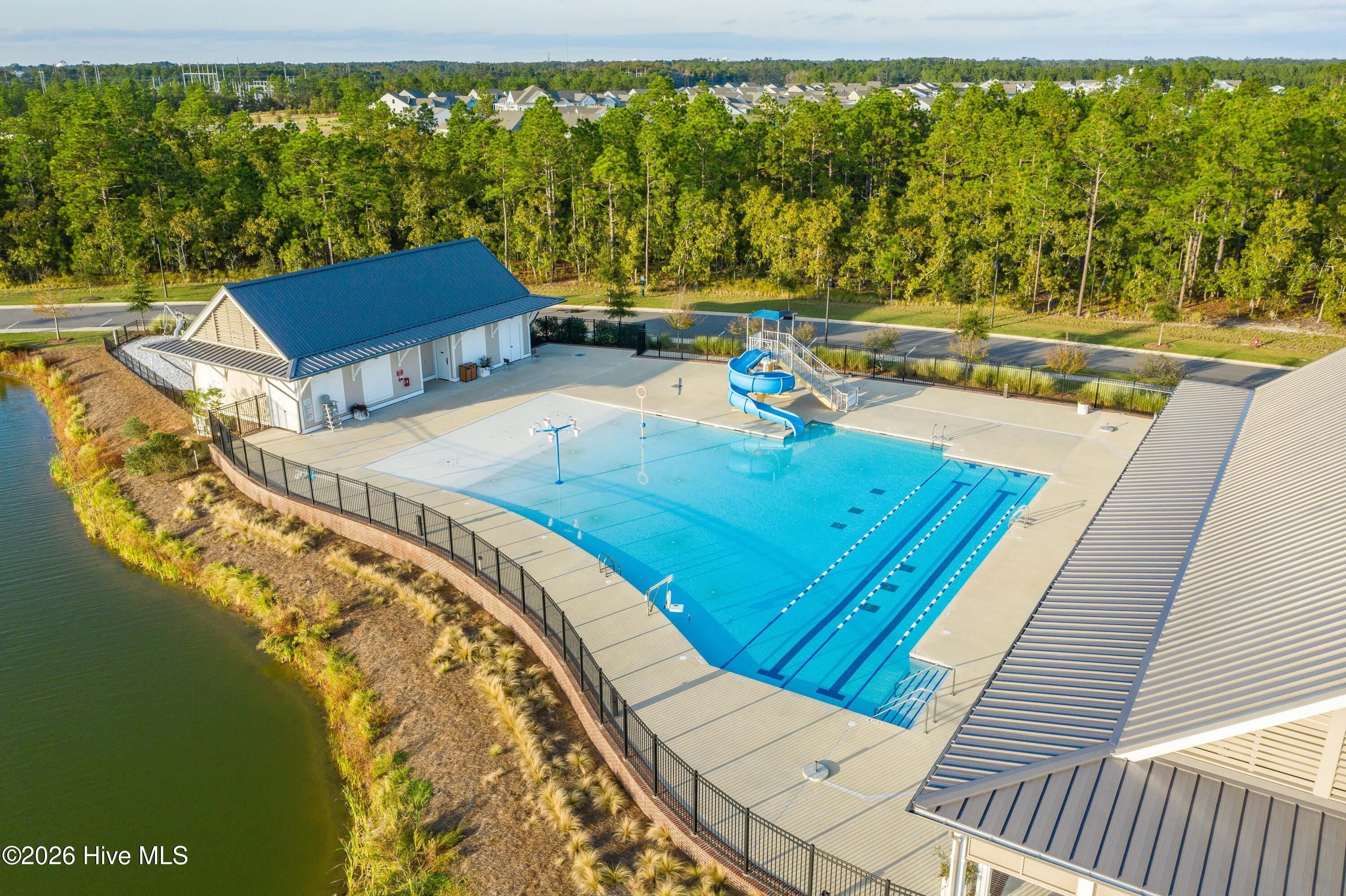 100568538 | Photo 46