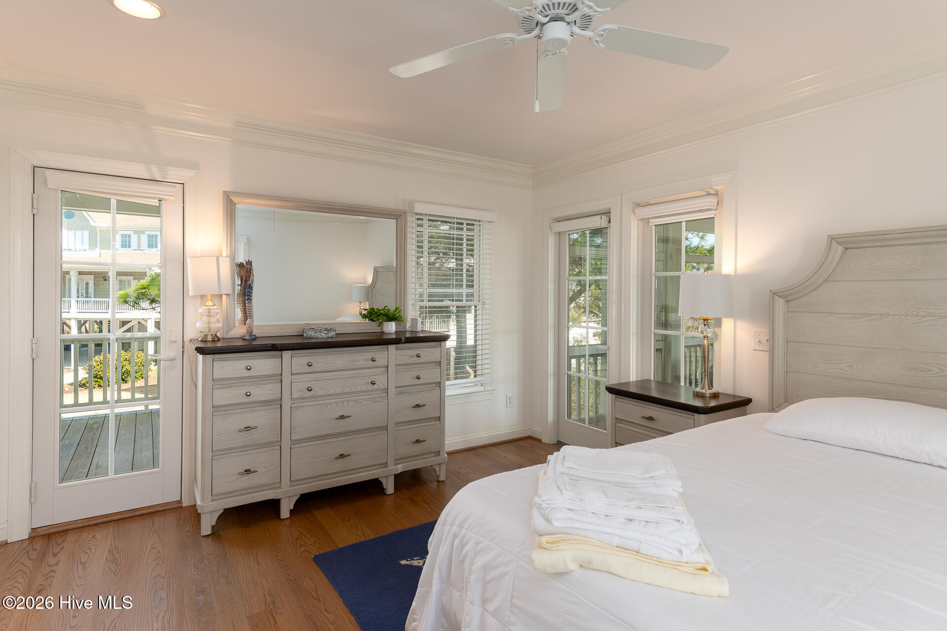 100562037 | Photo 24